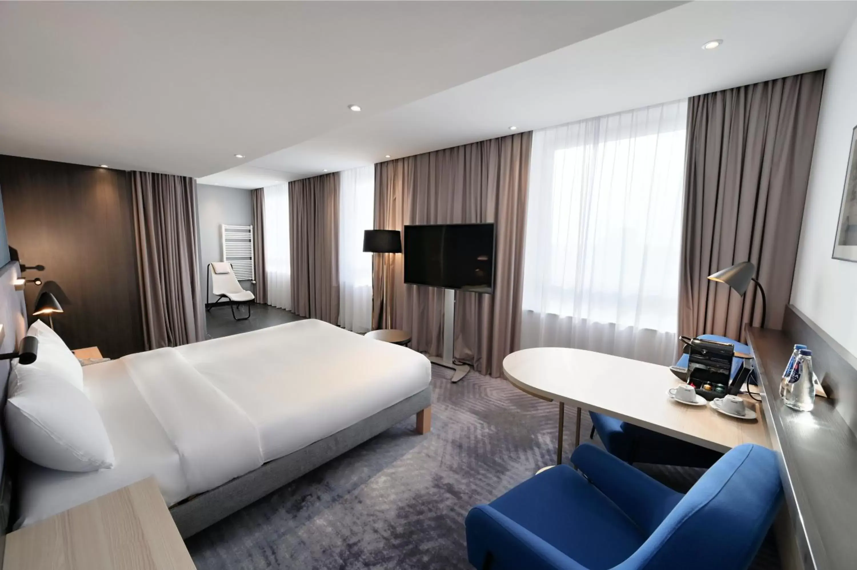 Bed, TV/Entertainment Center in Mercure Warszawa Grand