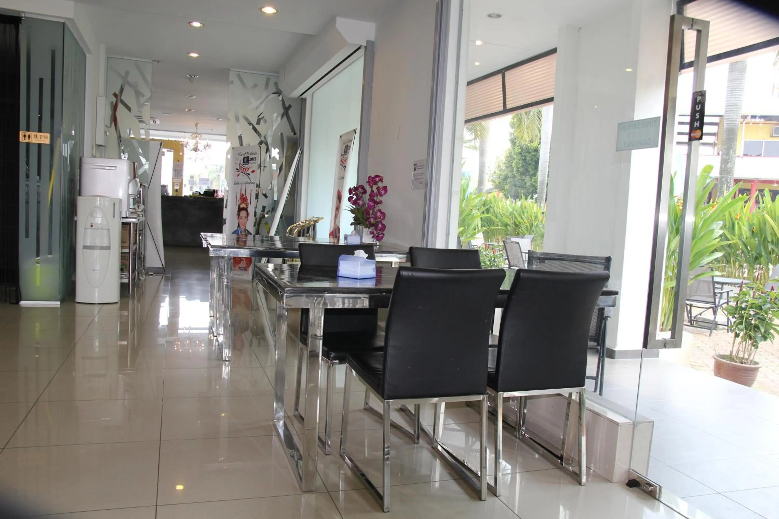 Restaurant/places to eat in M Design Hotel @ Seri Kembangan