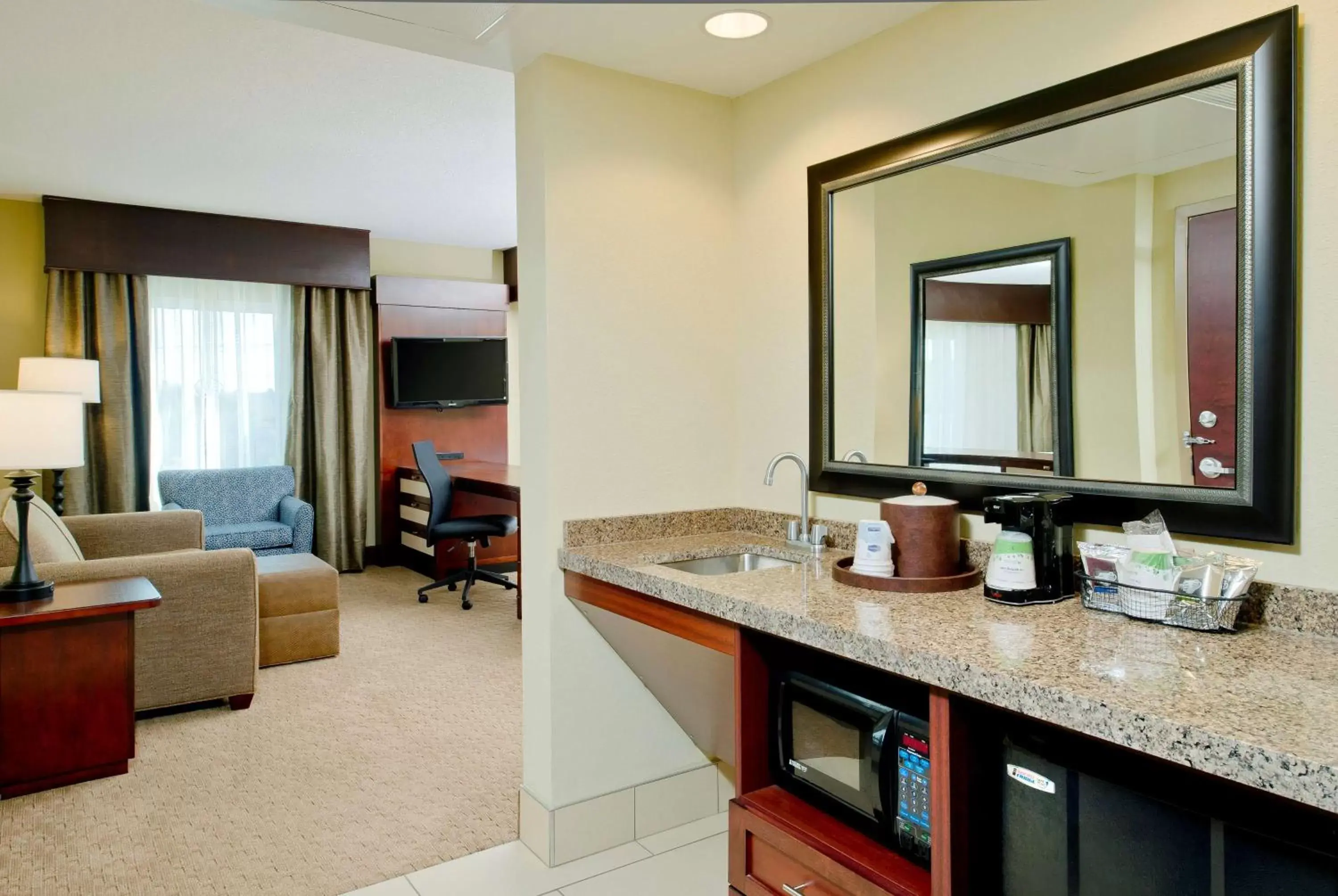 Kitchen or kitchenette, Bathroom in Hampton Inn & Suites Ocean City