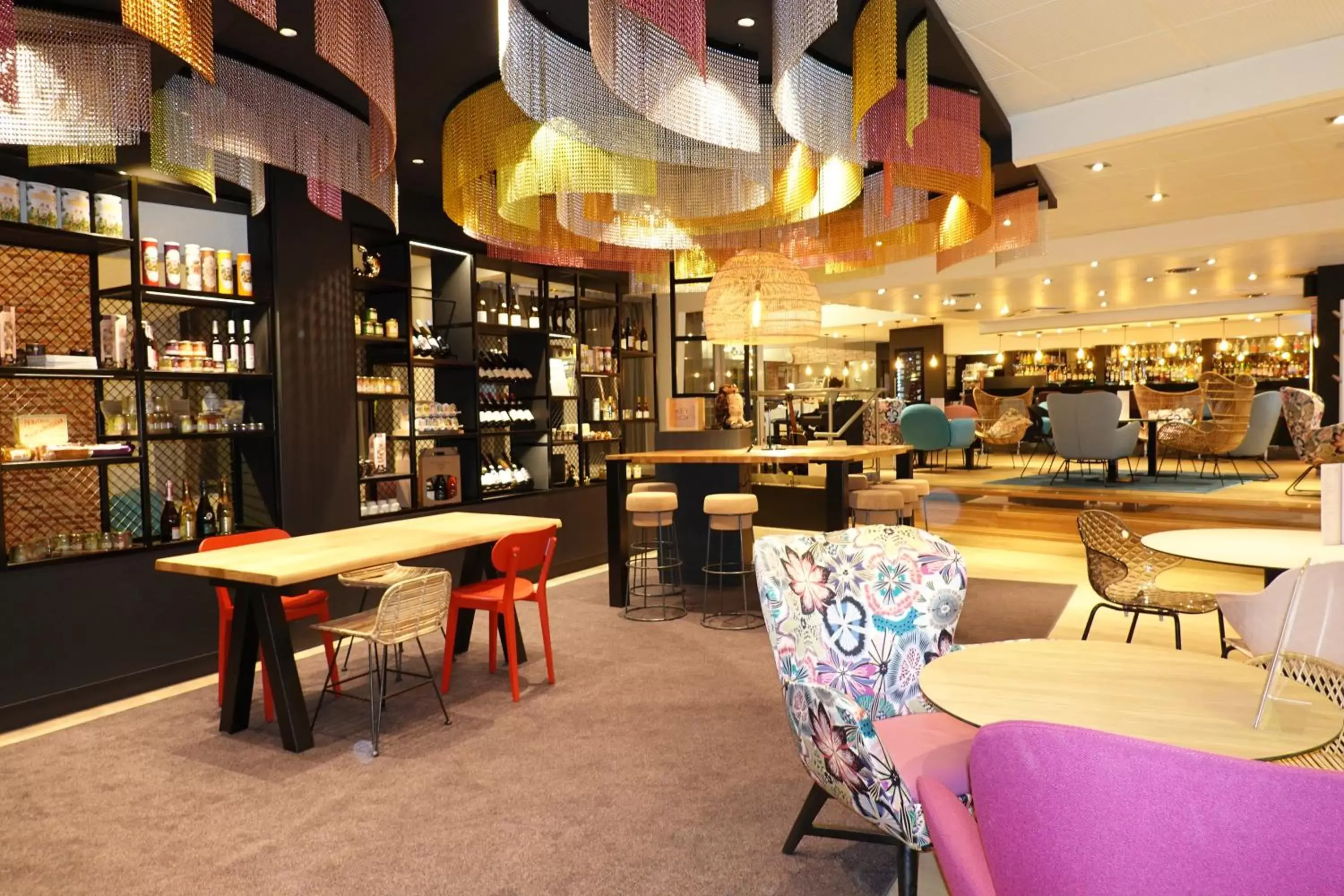 On-site shops, Restaurant/Places to Eat in Novotel Dijon Sud