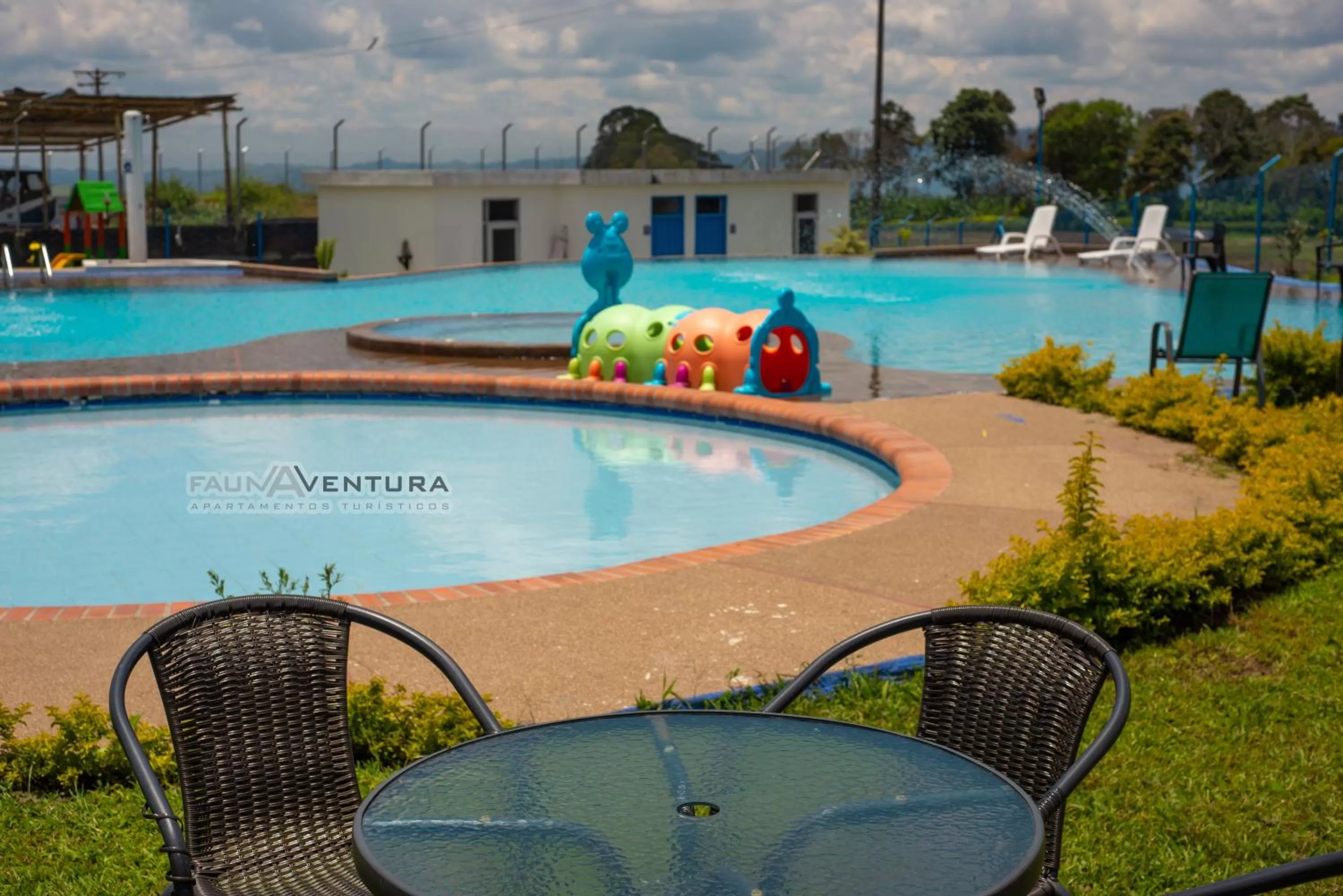 Swimming Pool in Apartamento Primer Piso 2km del Parque del Café