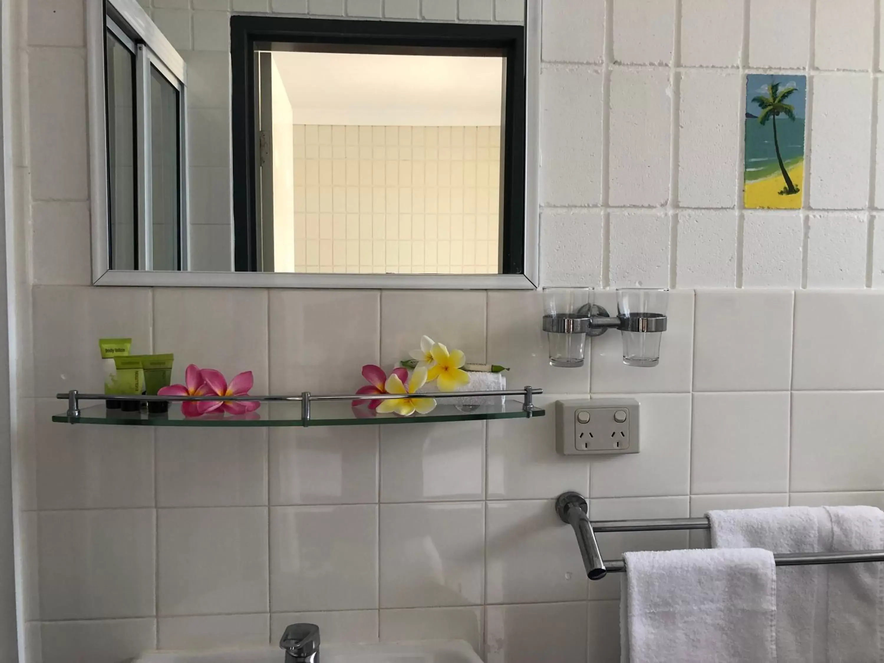 Bathroom in Tropical Palms Resort & 4WD Hire