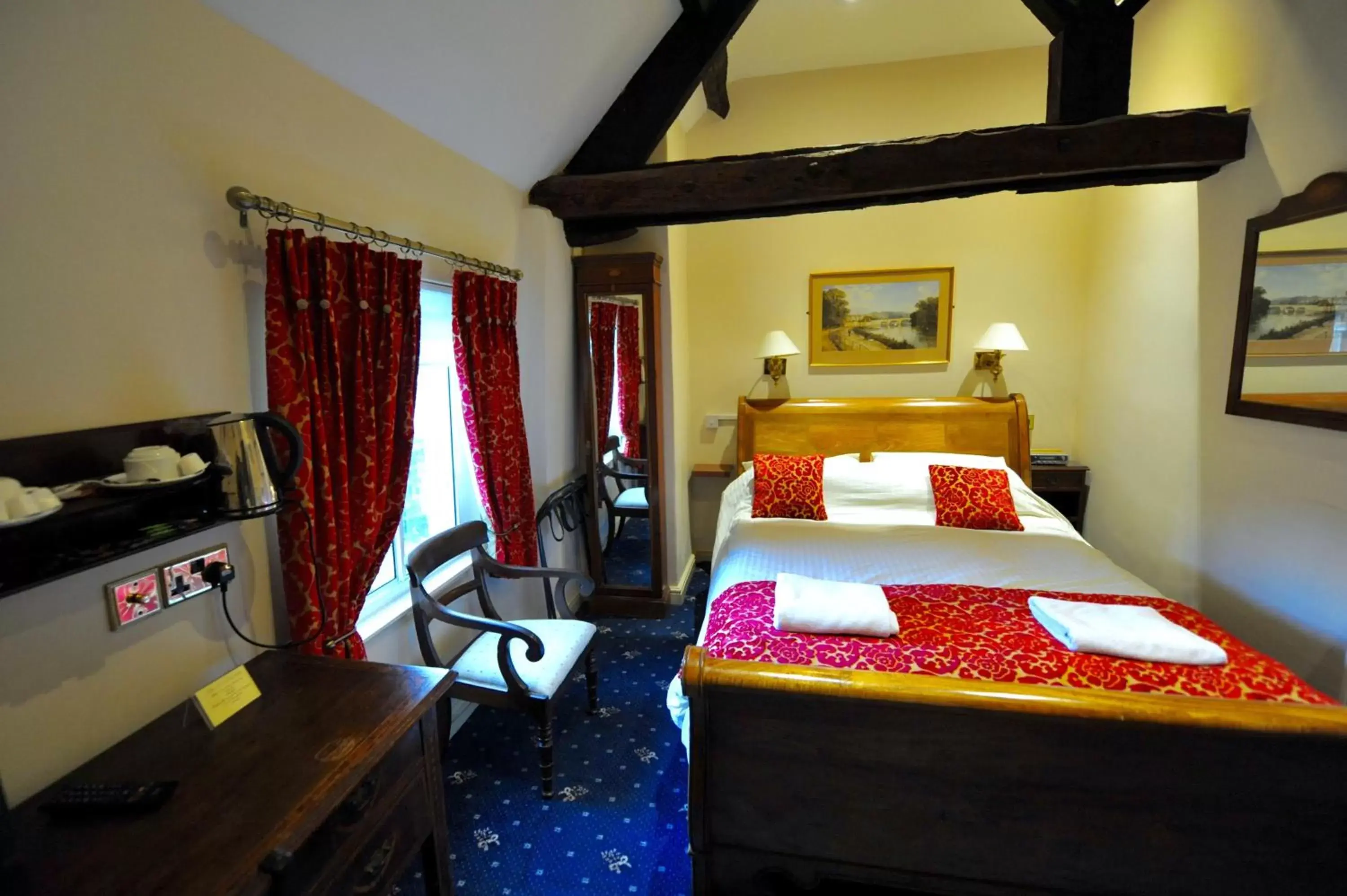 Day, Bed in The Greyhound Coaching Inn