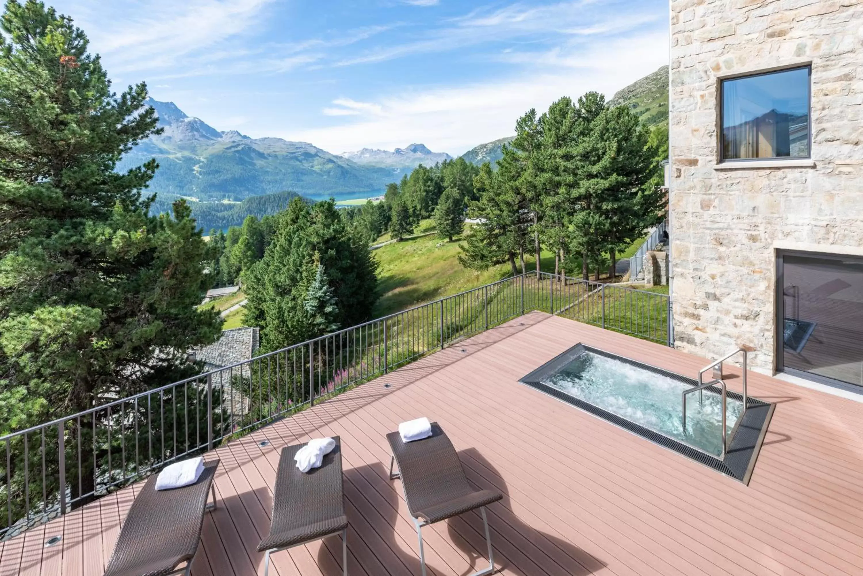 Hot Tub, Mountain View in Randolins Familienresort