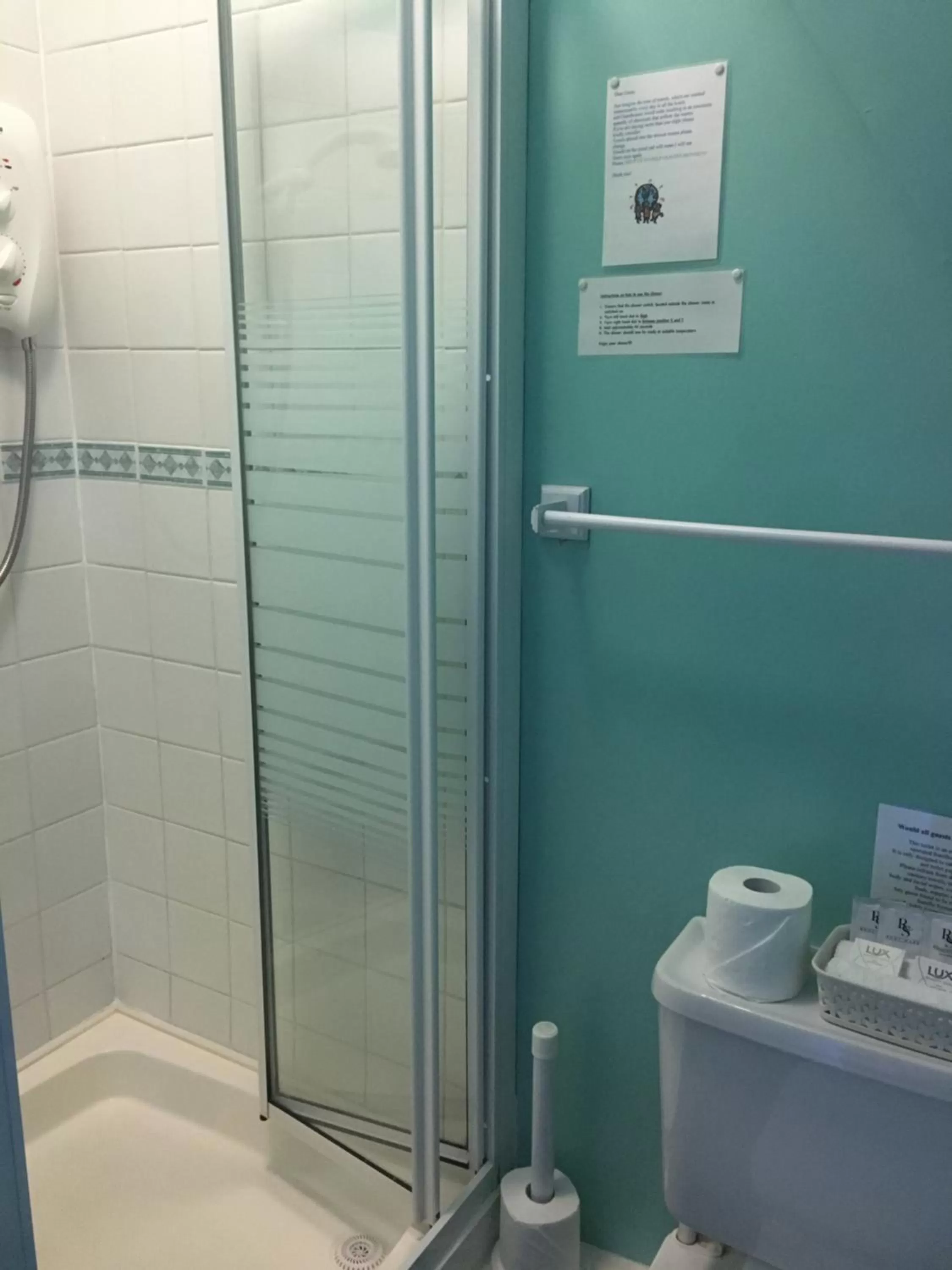 Bathroom in Airdenair Guest House