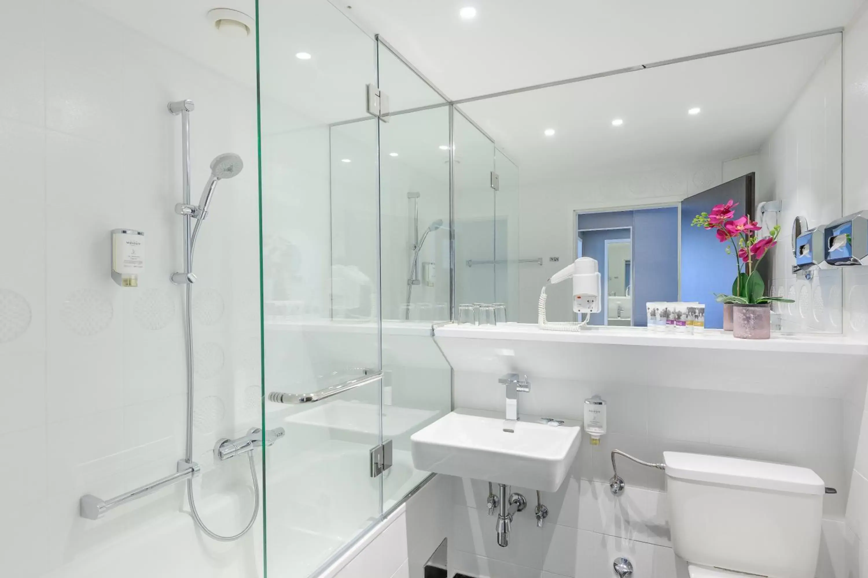 Shower, Bathroom in Mercure Hotel Raphael Wien