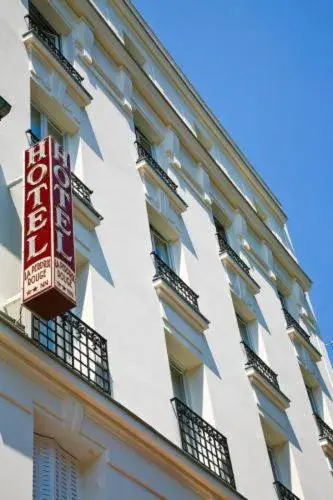 Facade/entrance, Property Building in Hôtel De La Perdrix Rouge