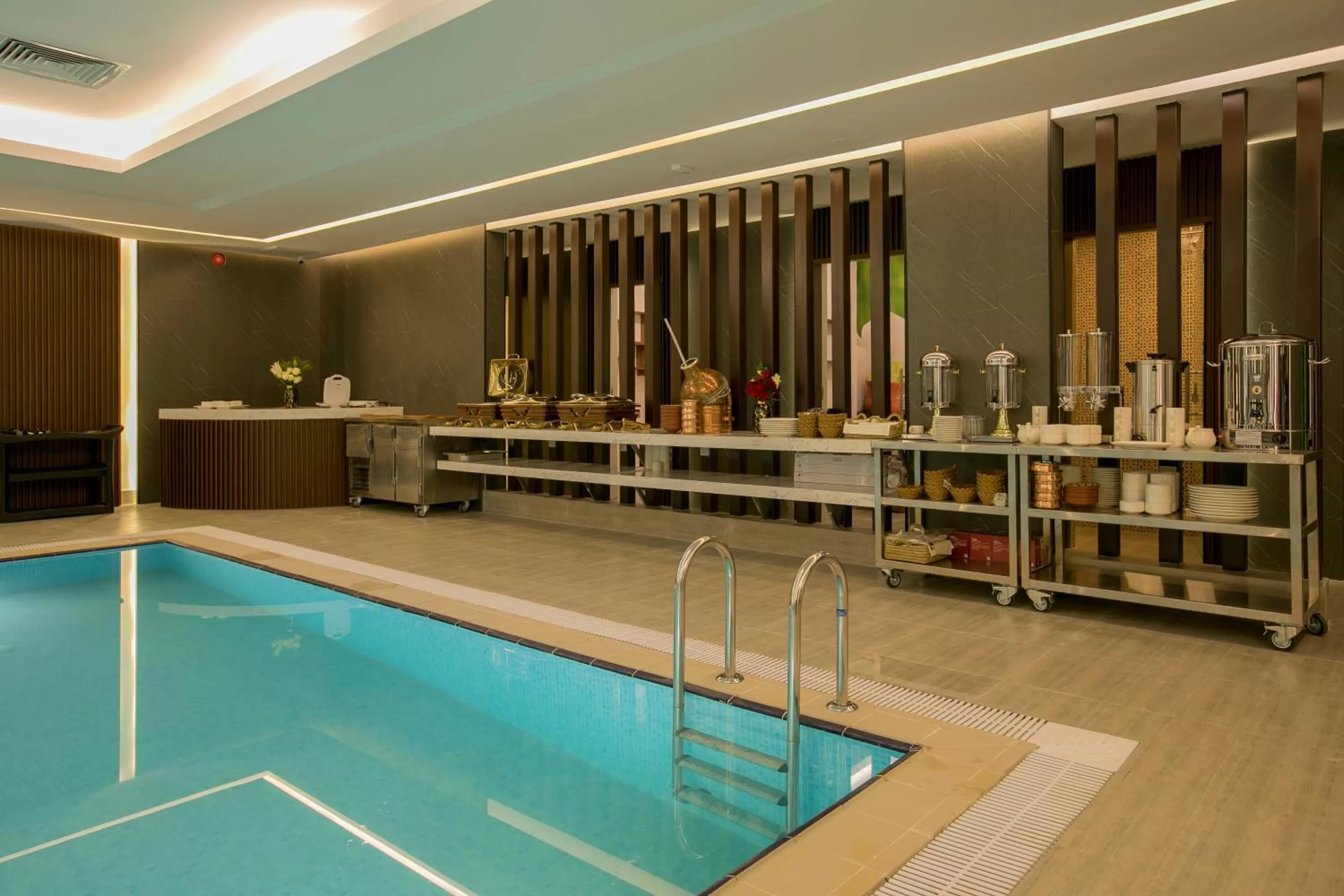 Breakfast in Luxury Night Al Mounisea