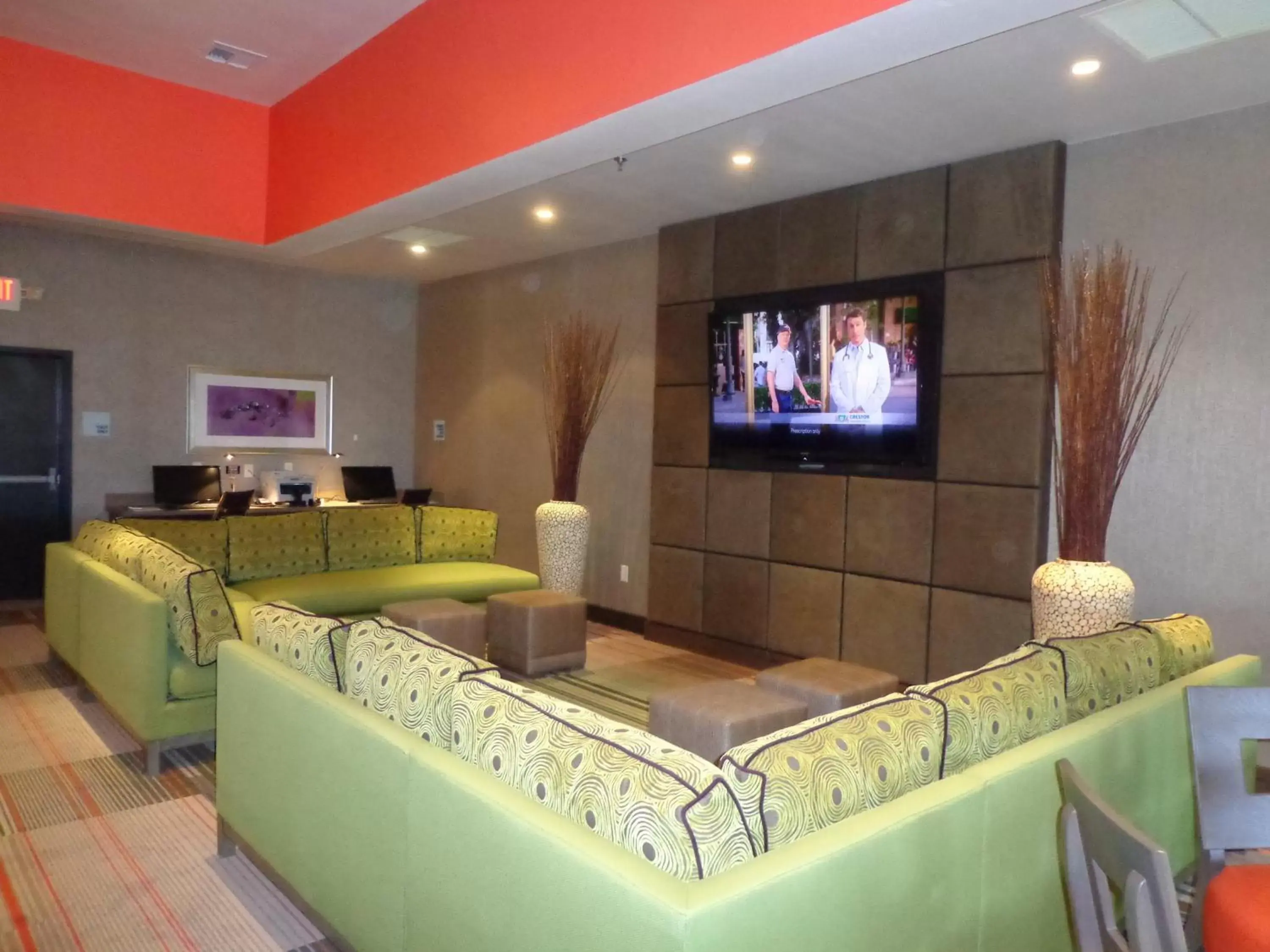 Property building, Lounge/Bar in Holiday Inn Express Frisco Legacy Park Area, an IHG Hotel