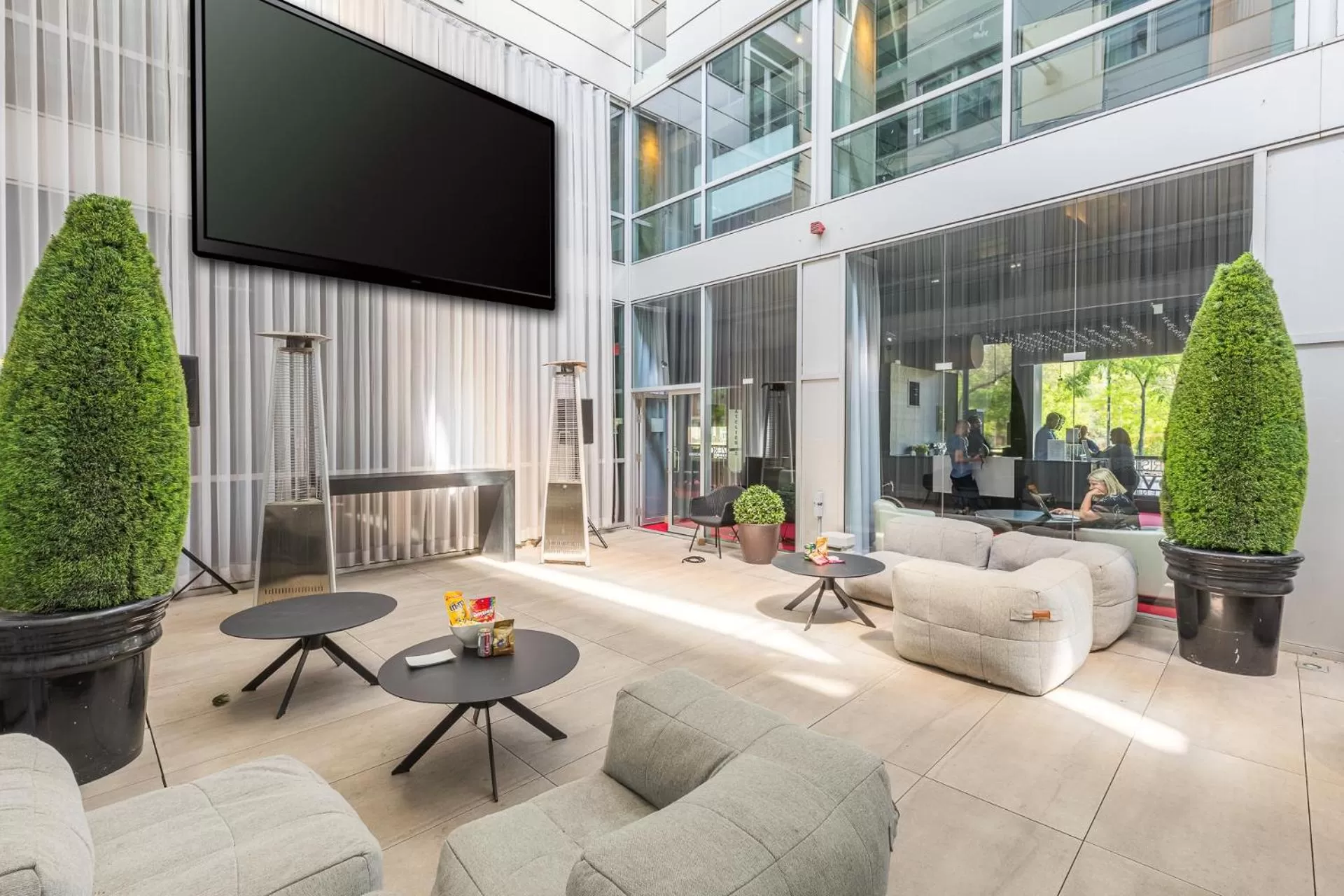 Property building in Hotel Zero 1 Montreal