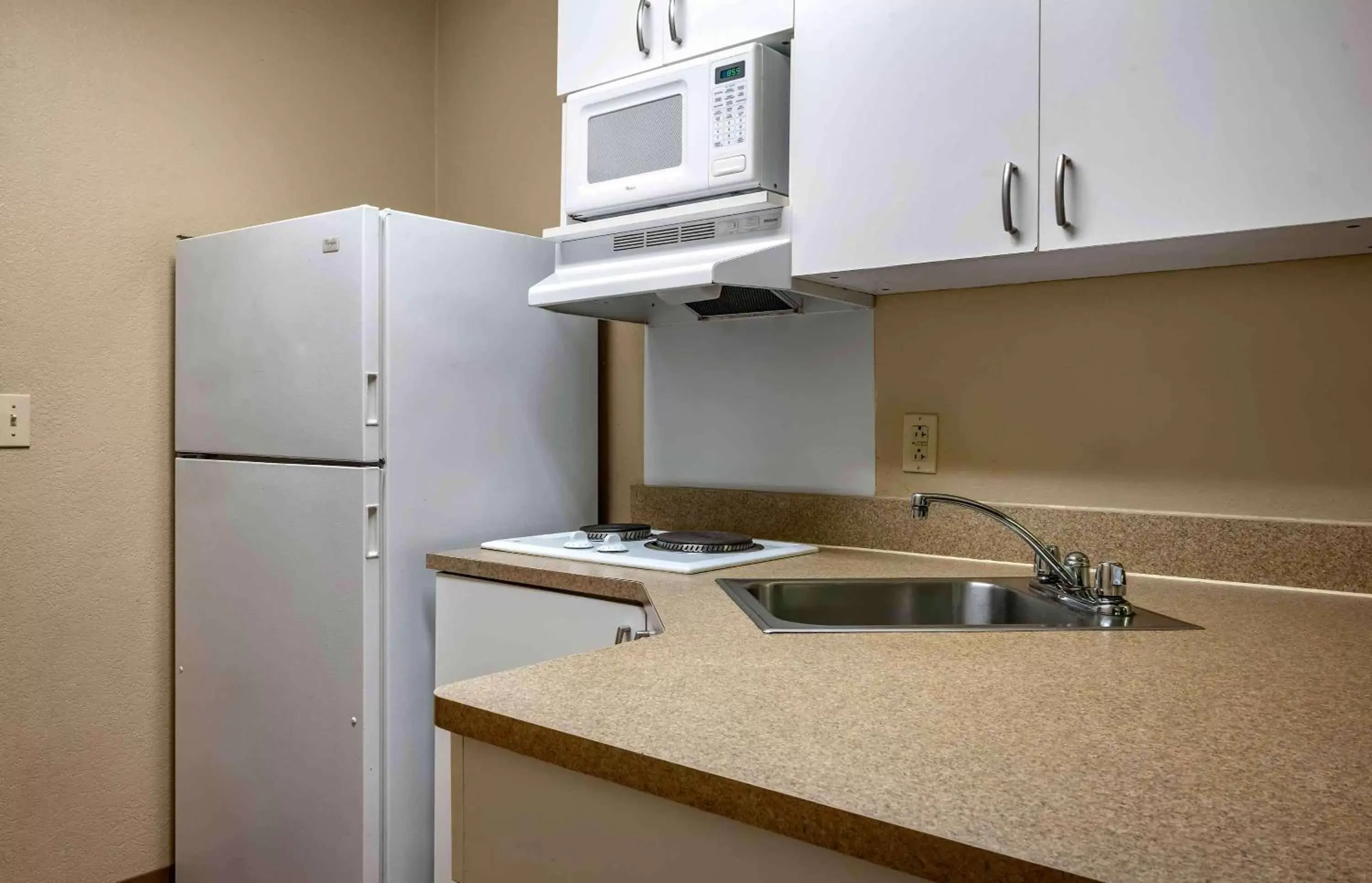 Bedroom, Kitchen/Kitchenette in Extended Stay America Suites - Pittsburgh - West Mifflin