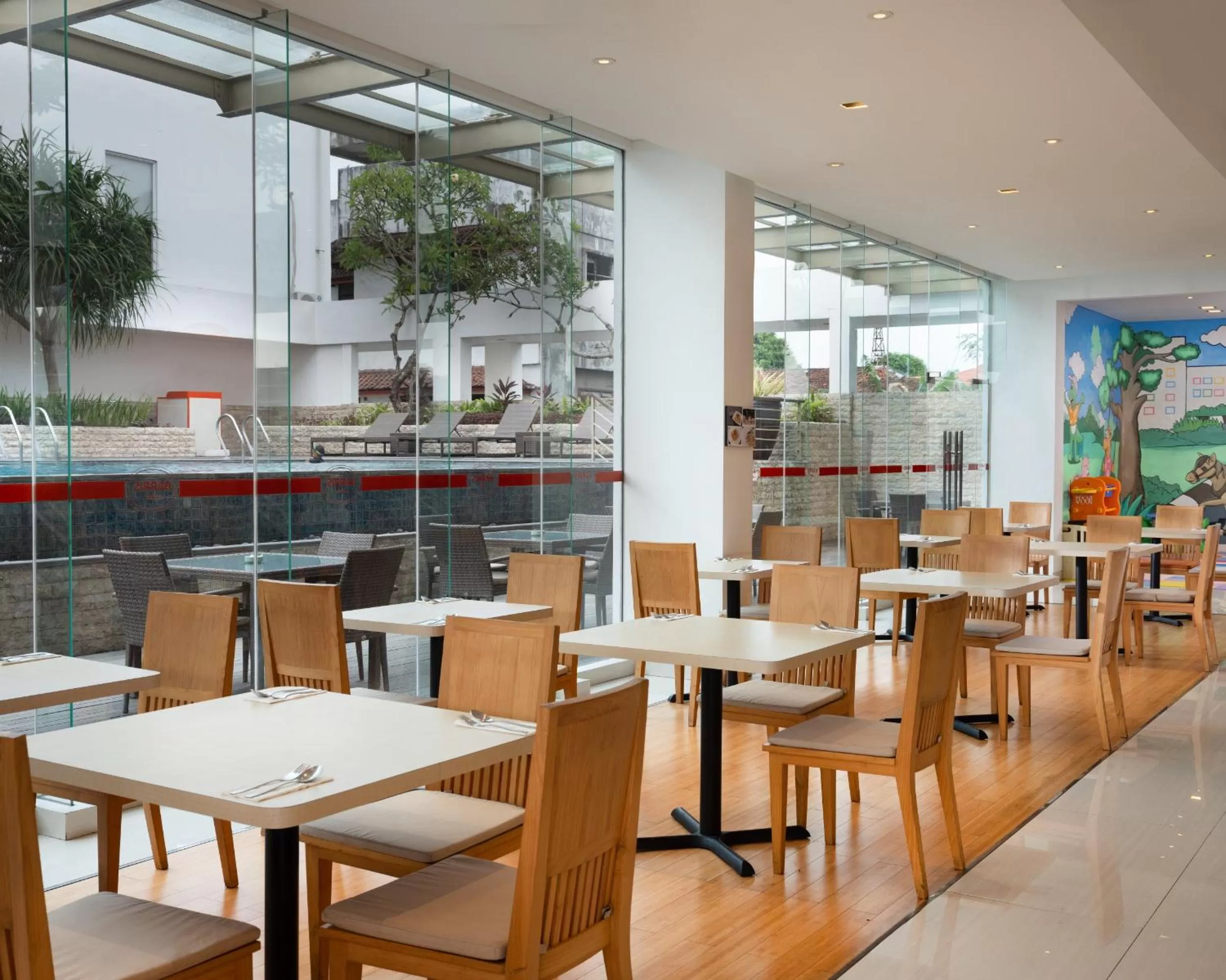 Restaurant/places to eat in HARRIS Hotel and Conventions Denpasar Bali