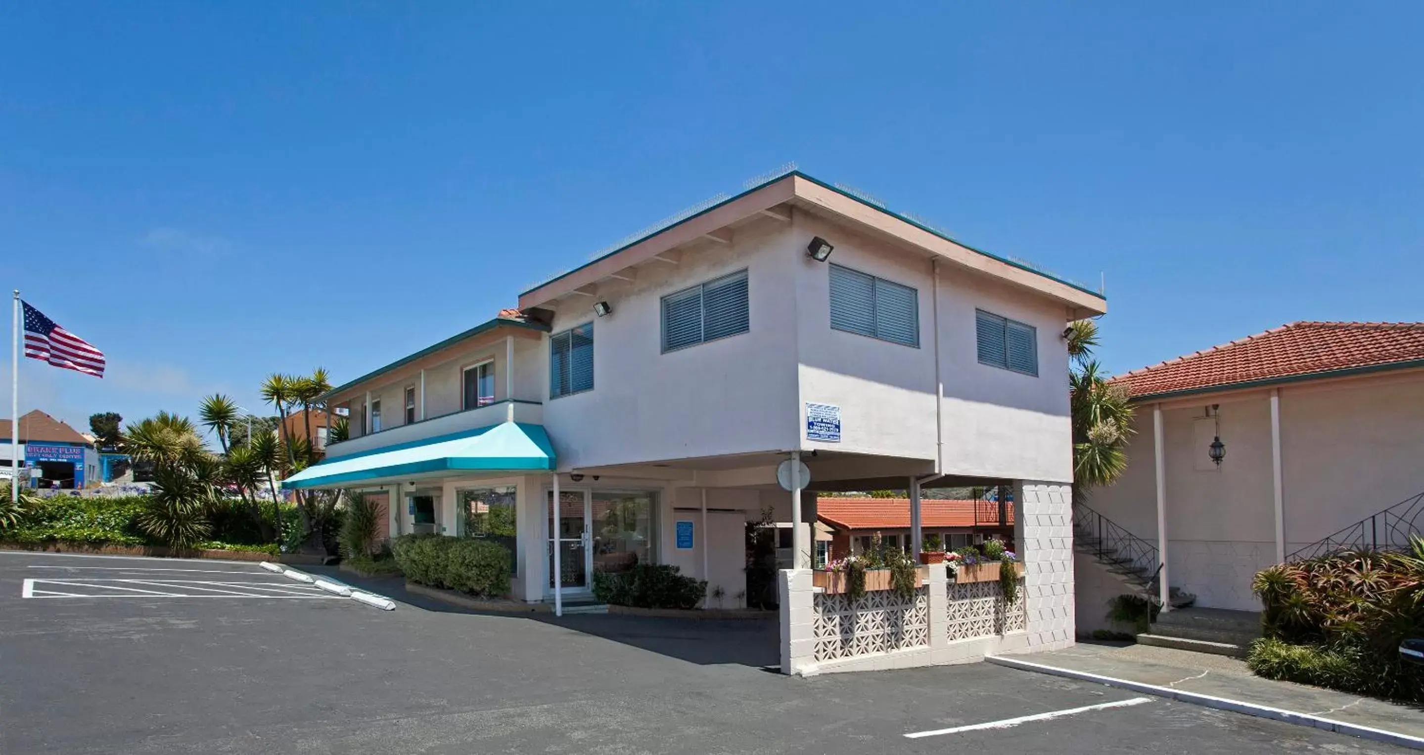 Facade/entrance, Property Building in El Camino Inn