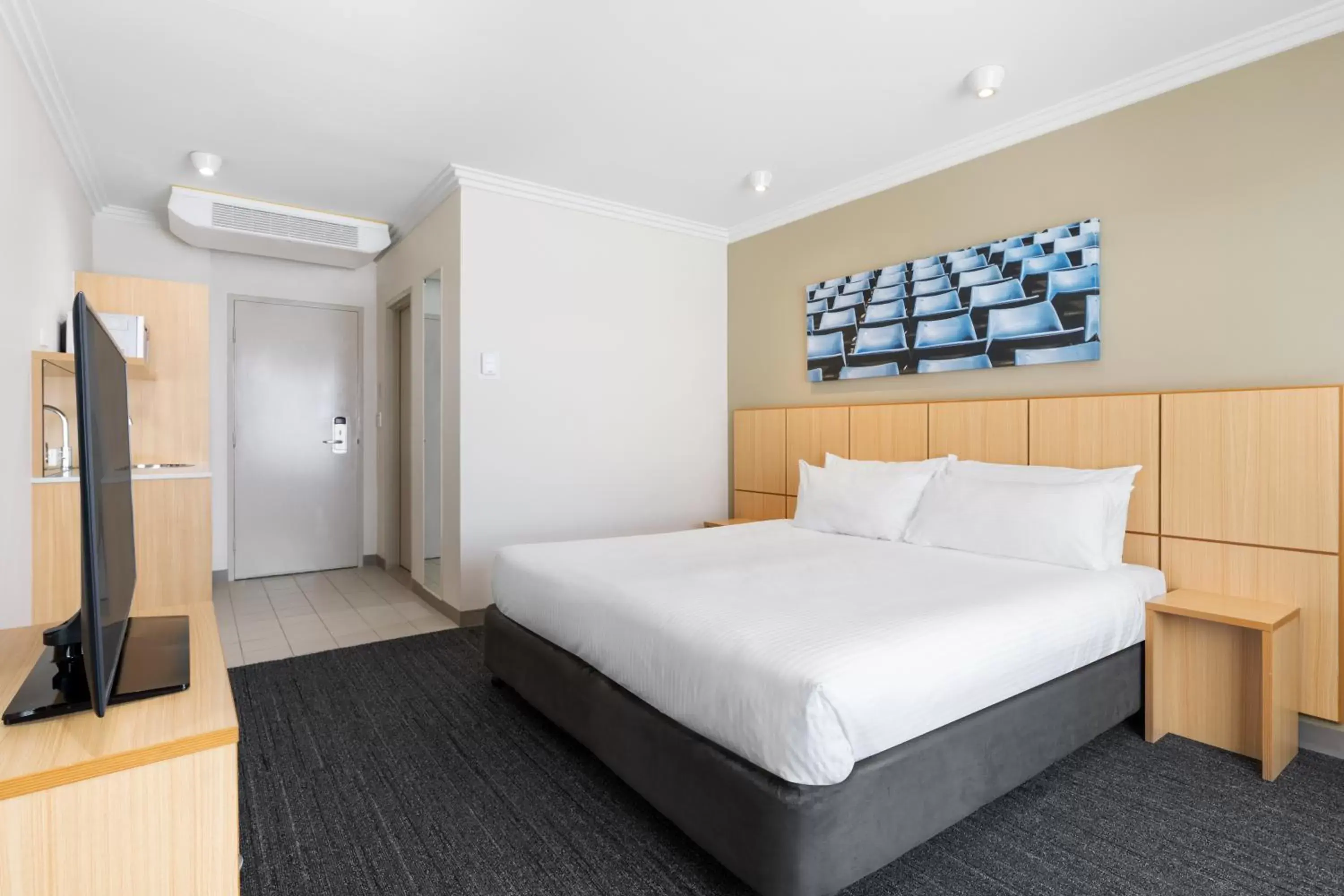 Bed in Mercure Sydney Blacktown