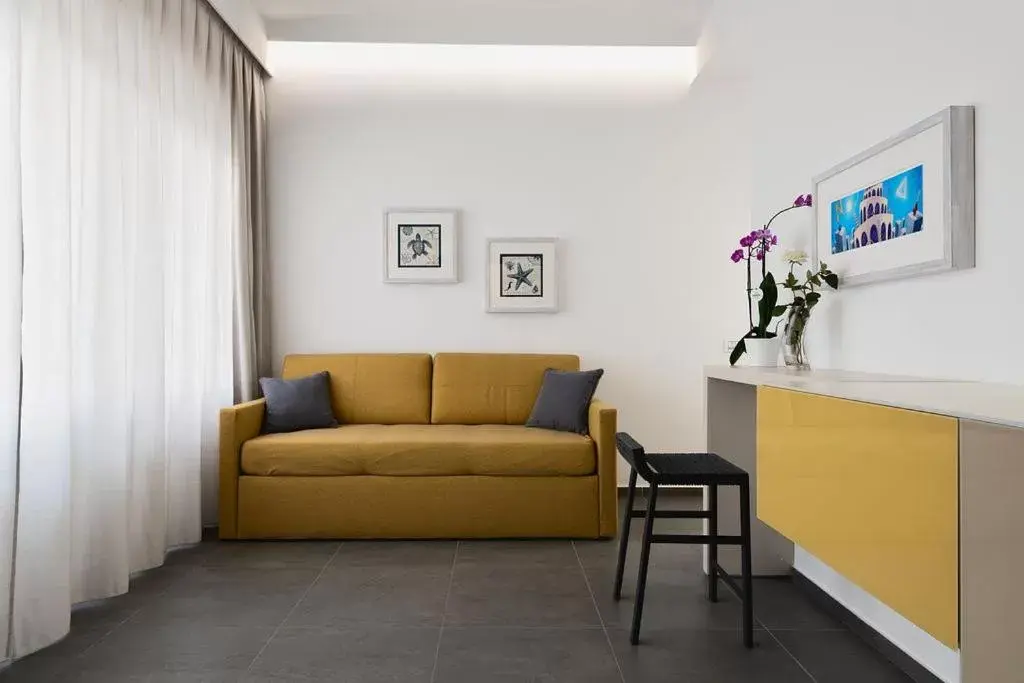 Living room, Seating Area in nautilus b&b suite design
