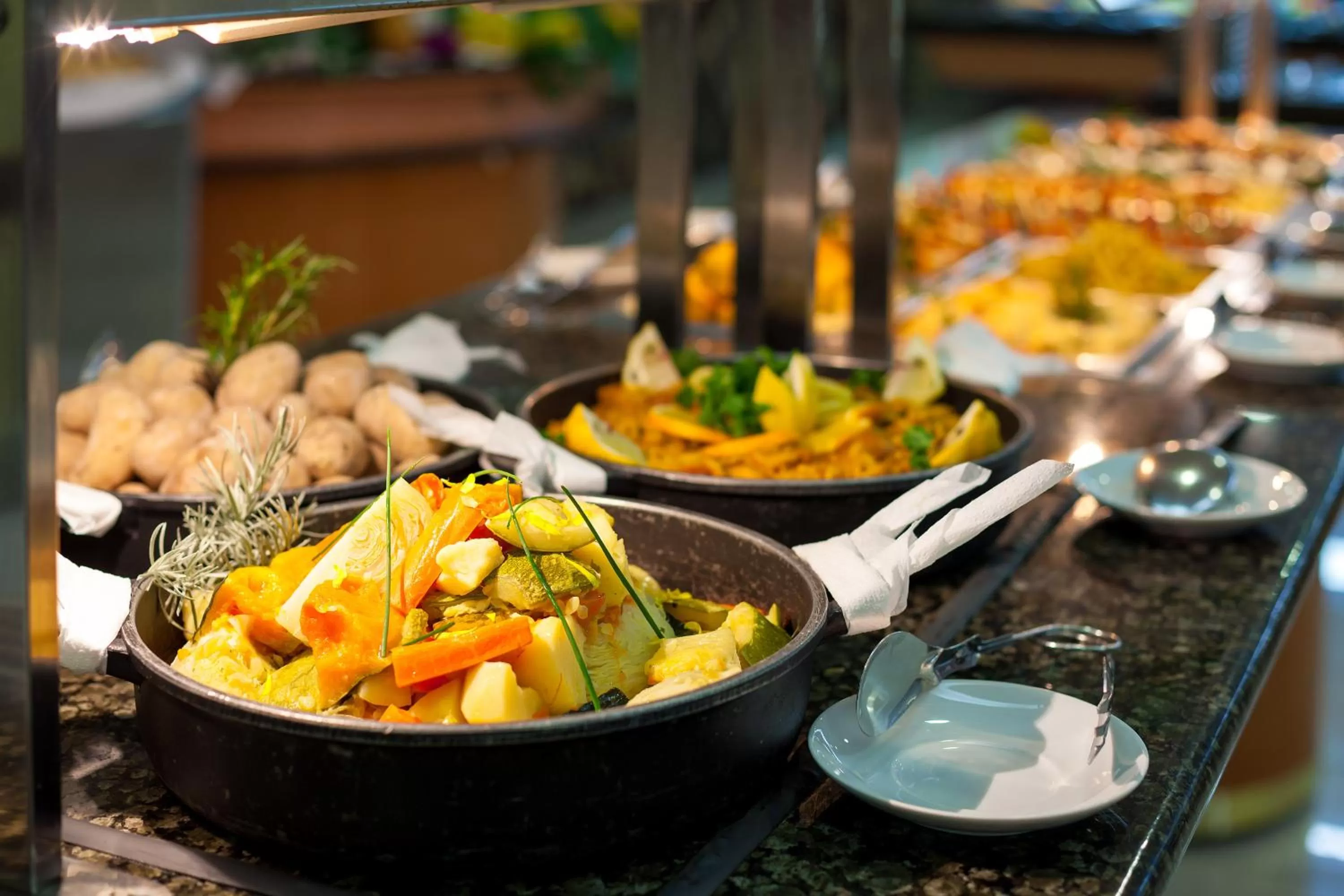 Restaurant/places to eat in Apartamentos Masaru