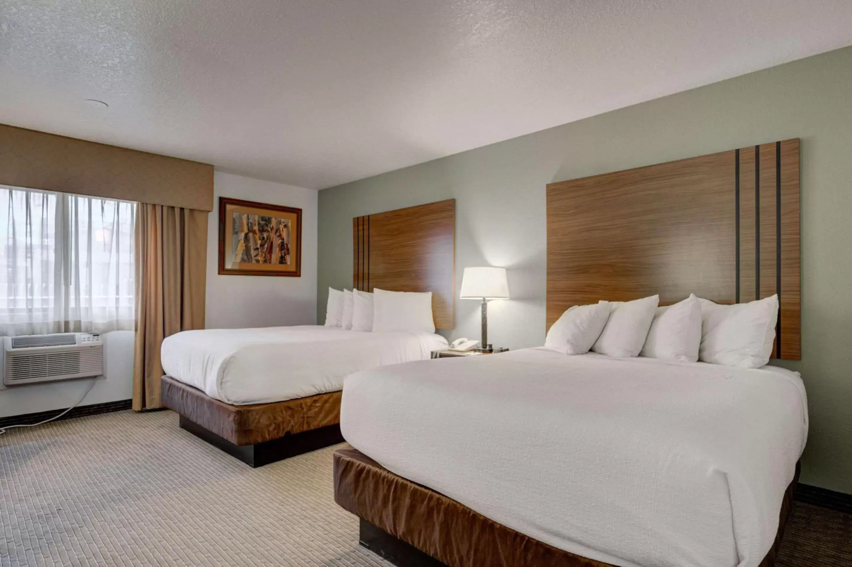 Bedroom, Bed in The Ridgeline Hotel at Yellowstone, Ascend Hotel Collection