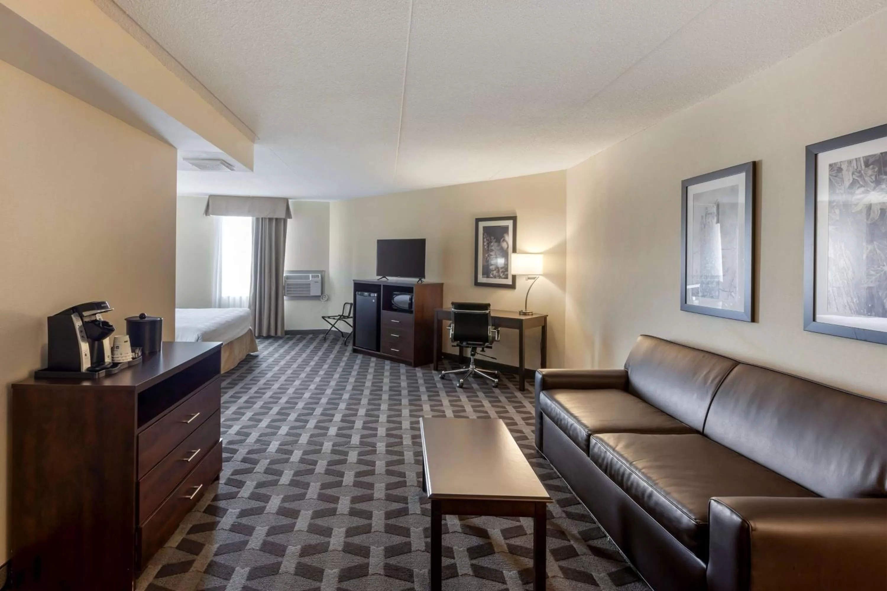 Bedroom in Best Western Plus Leamington Hotel & Conference Centre