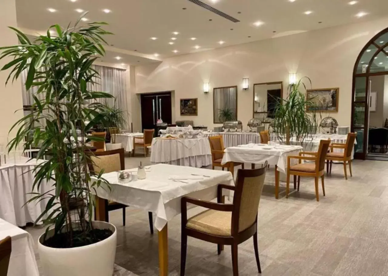 Restaurant/Places to Eat in Hotel Bonavia Plava Laguna