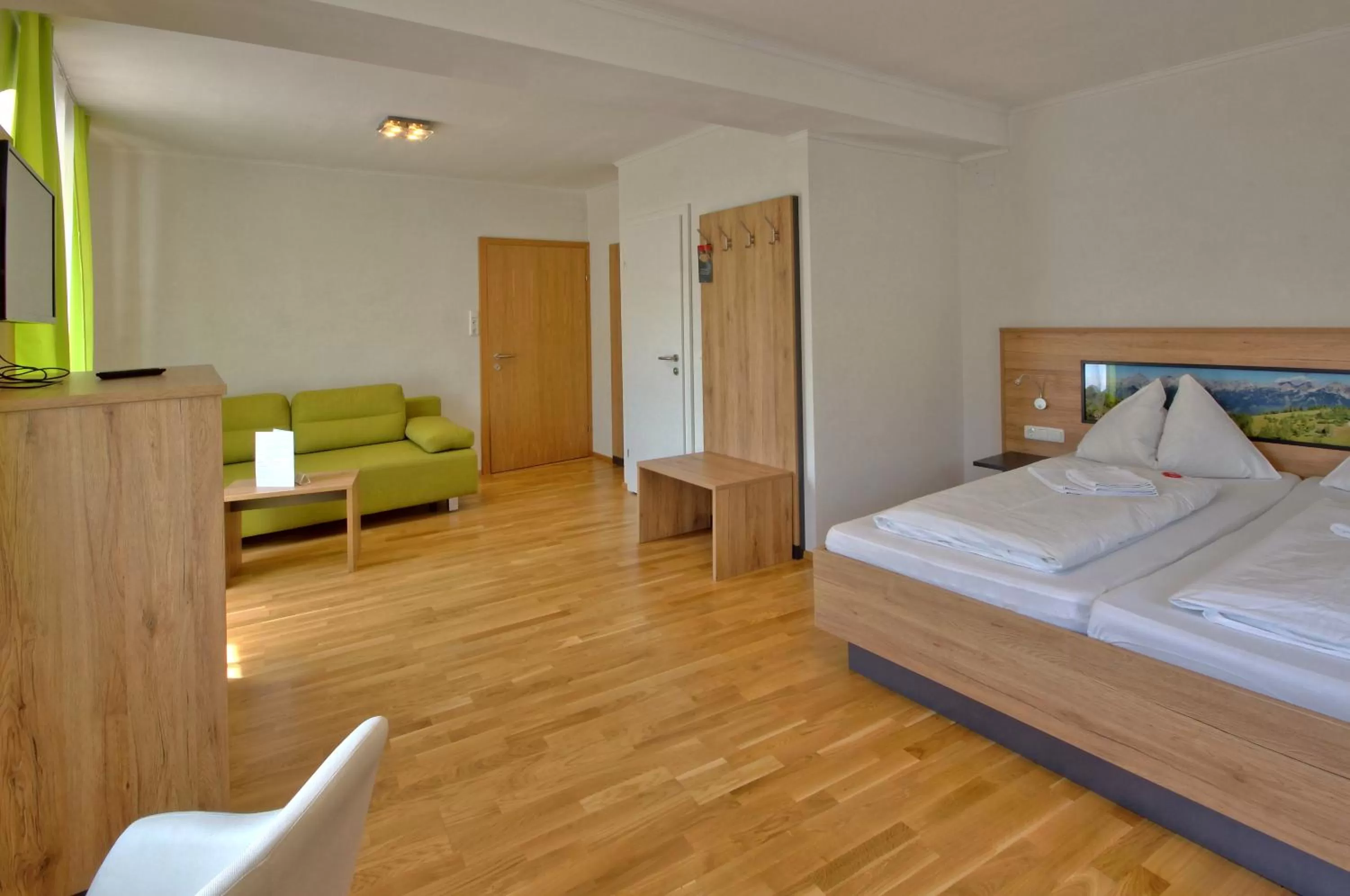 Photo of the whole room, Bed in Hotel Restaurant DAS RÖSSL