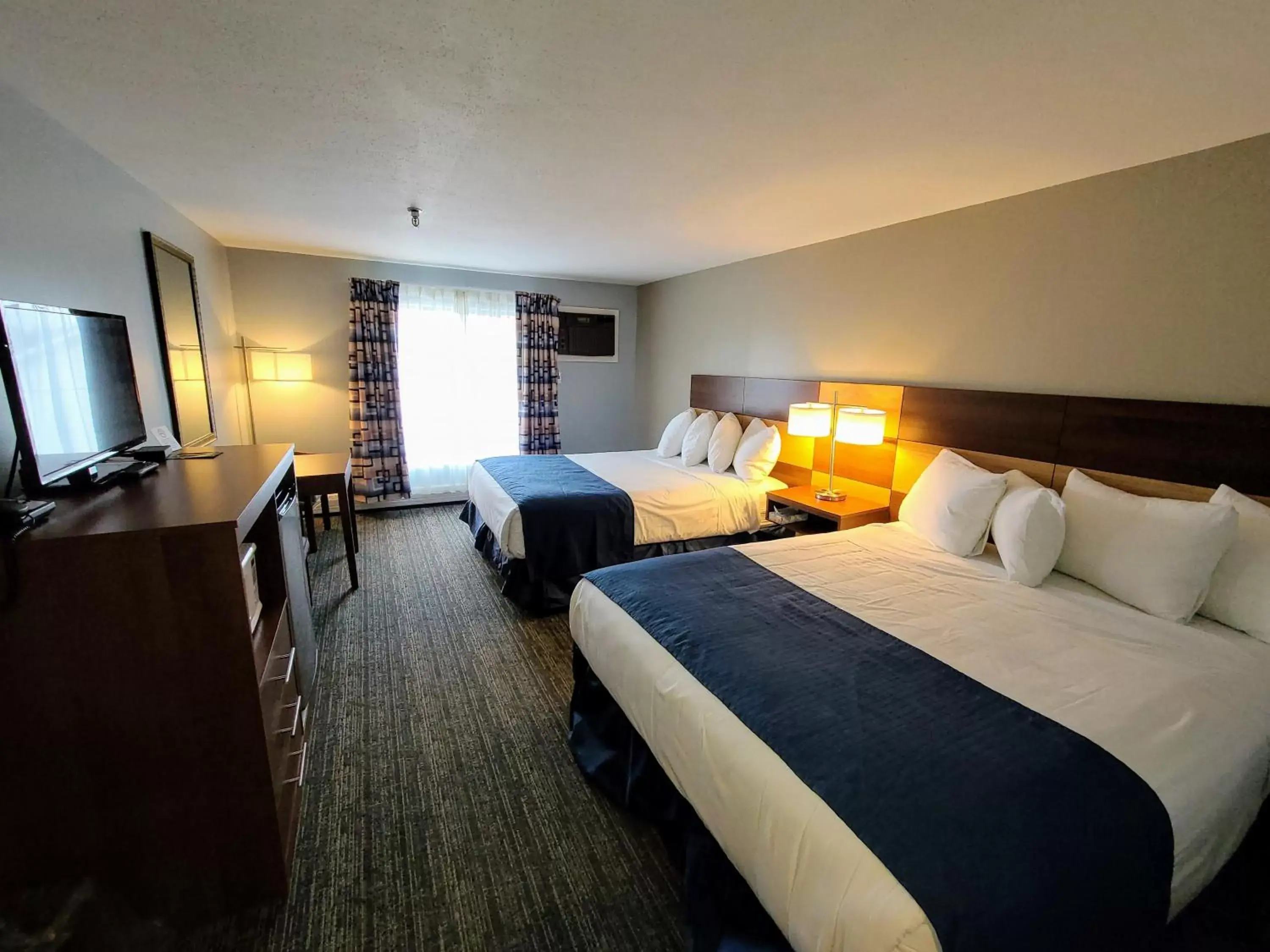 Bedroom, Bed in Hampton Village Inn Bedroom, Bed in Hampton Village Inn