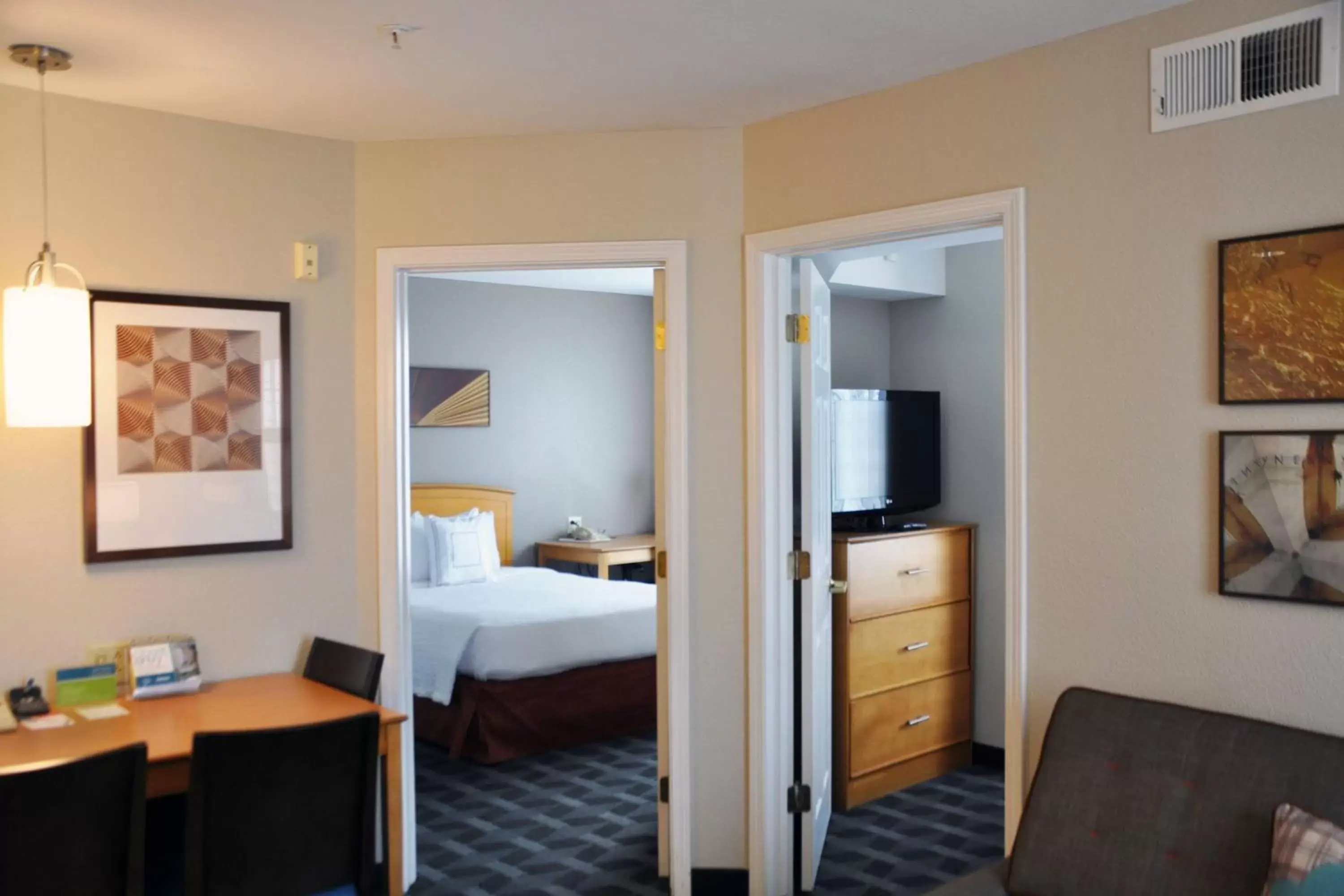 Bedroom, Bed in TownePlace Suites by Marriott Albuquerque Airport