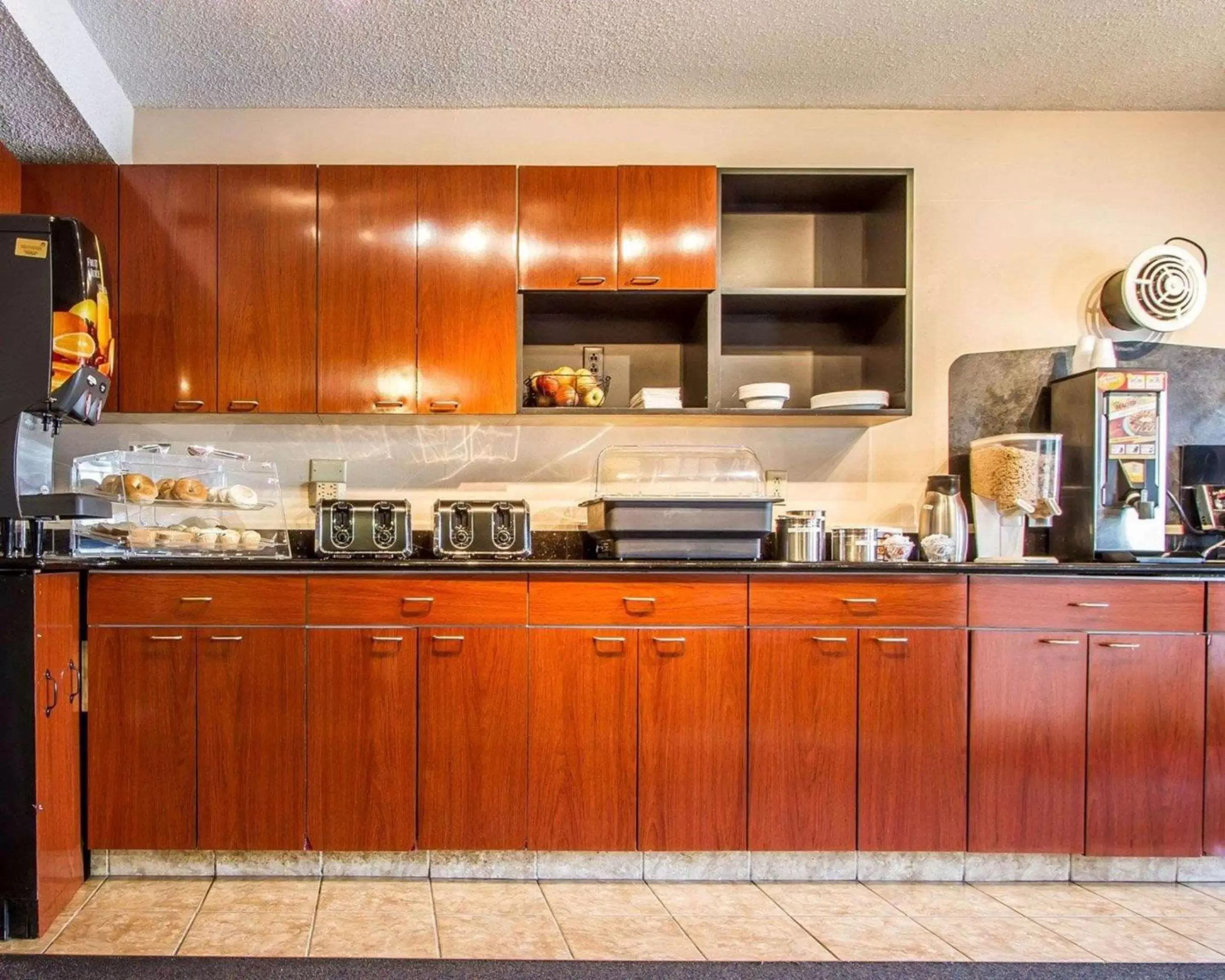 Restaurant/places to eat, Kitchen/Kitchenette in Econo Lodge Freeport - Brunswick Area