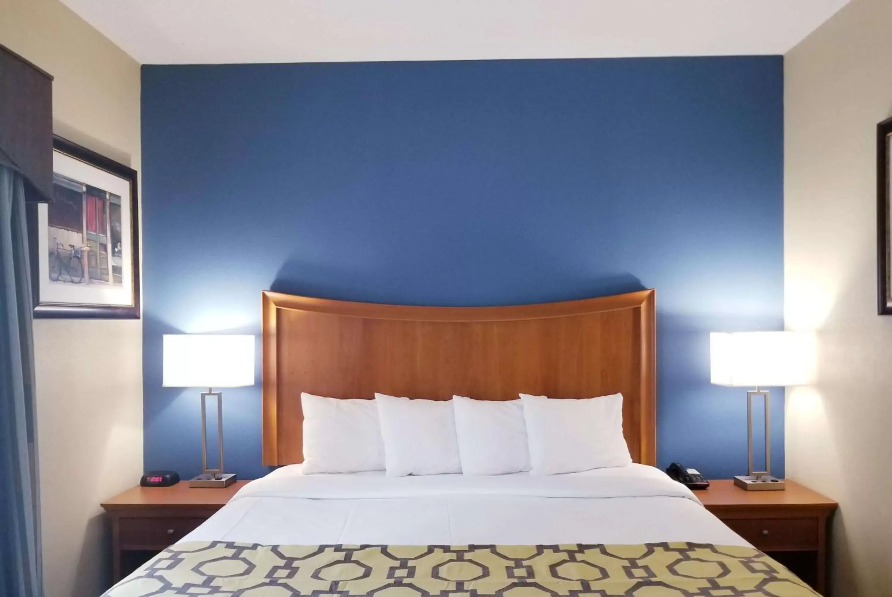 Photo of the whole room, Bed in Baymont by Wyndham Indianapolis Northwest