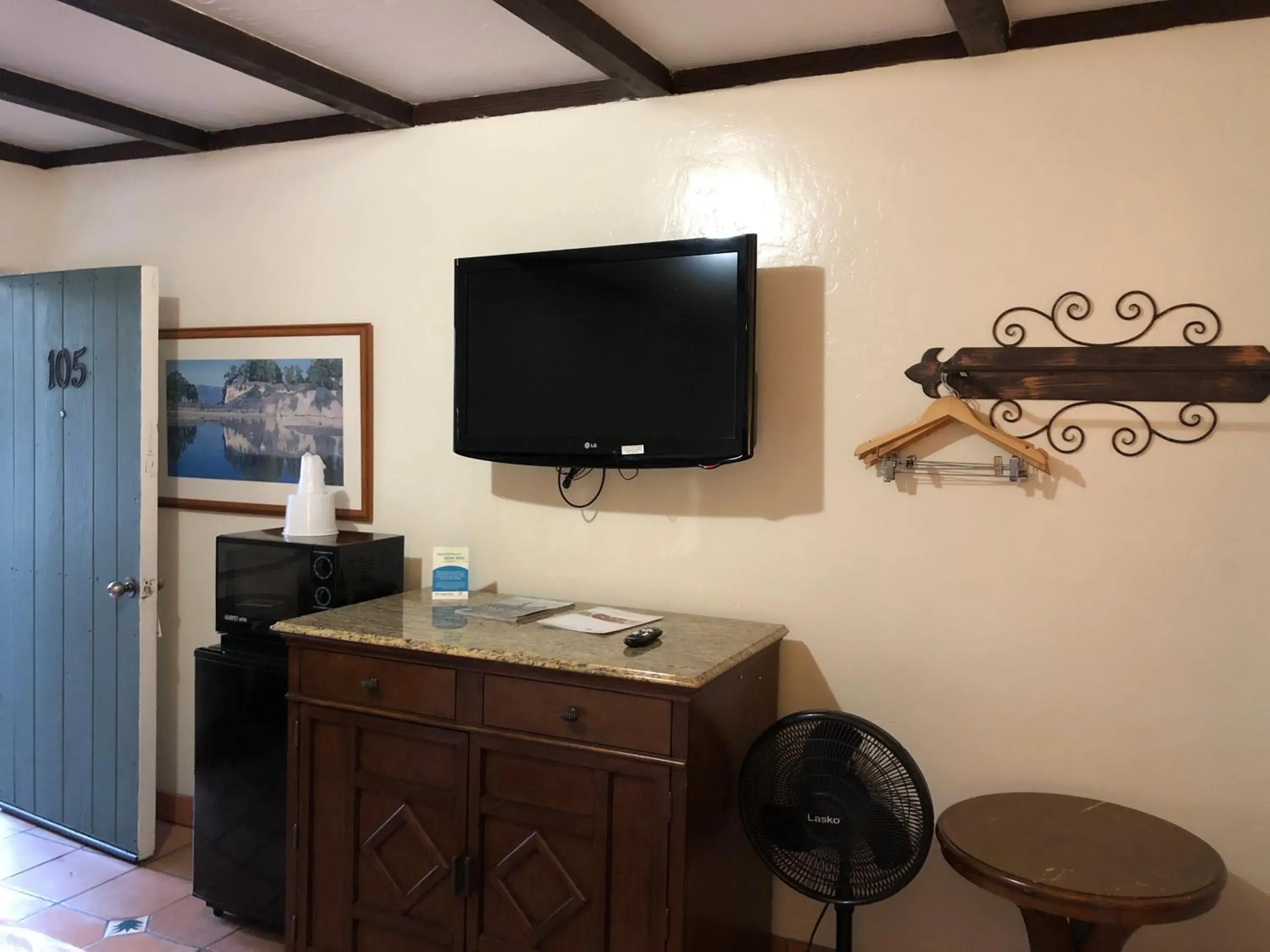 TV and multimedia, TV/Entertainment Center in Ala Mar by the Sea