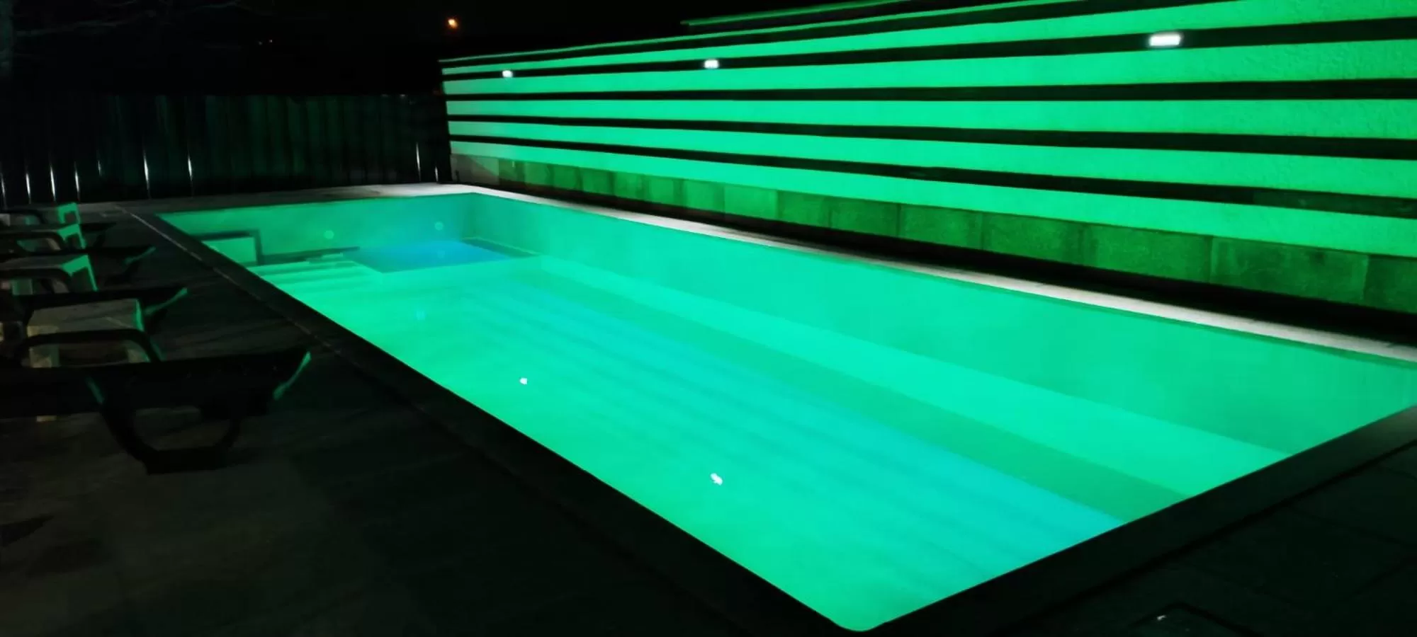 Swimming Pool in Leonchic - Guest House