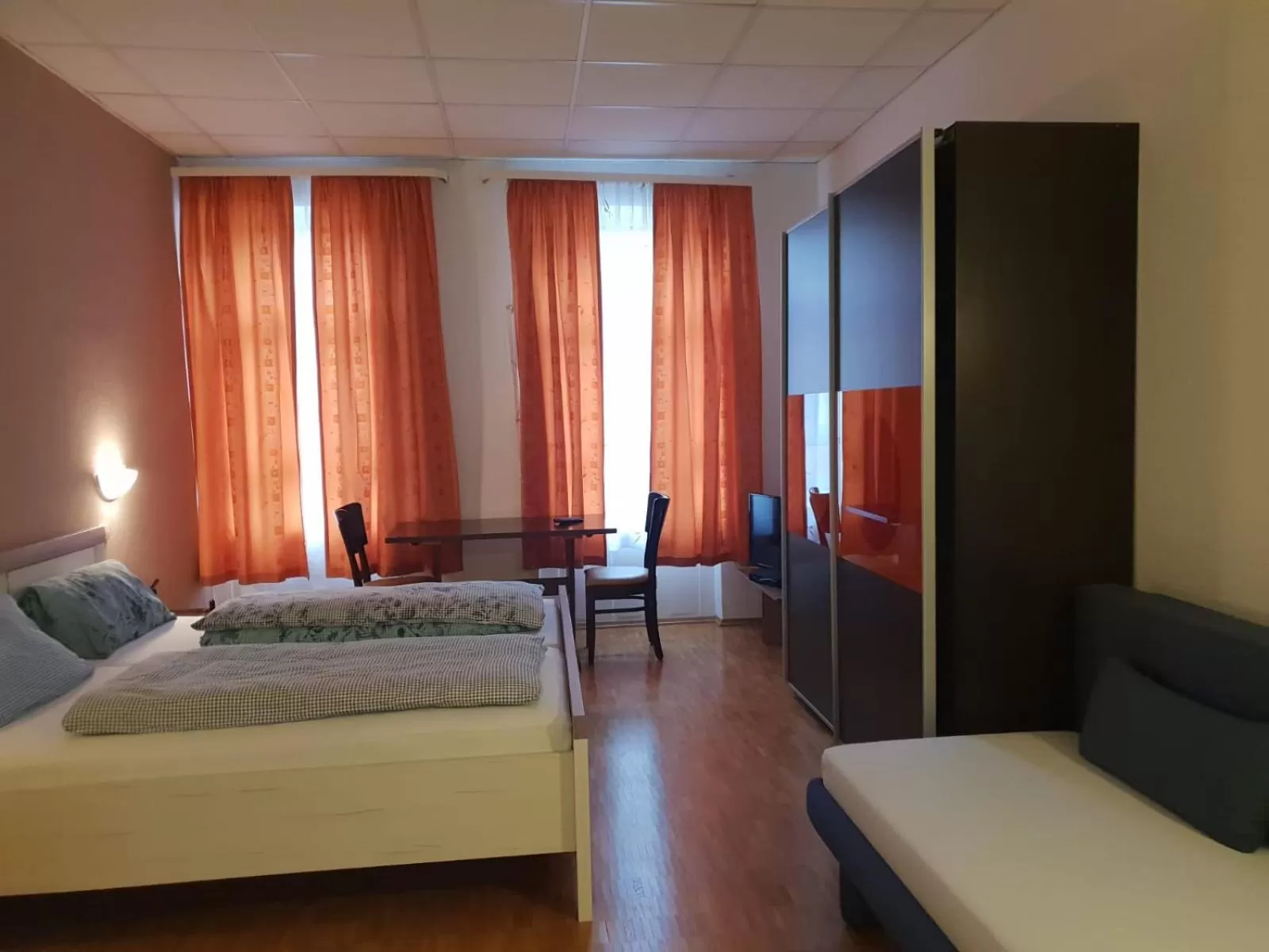 Photo of the whole room, Bed in Trang Hotel Rastatt