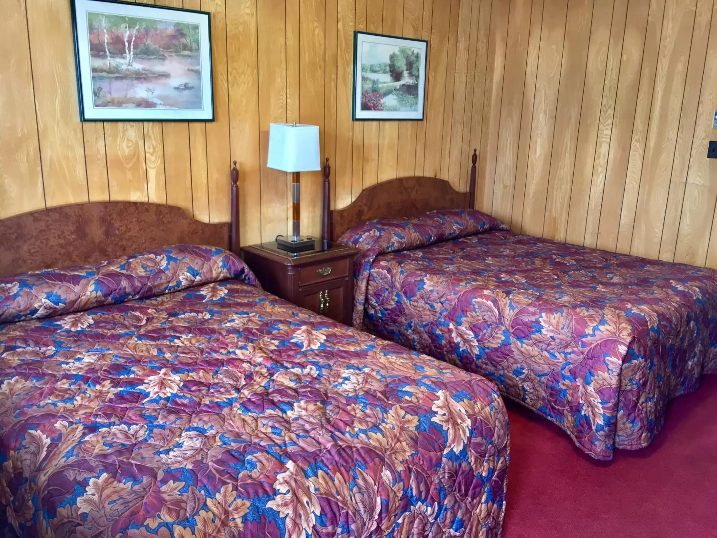 Bed in Gold Pan Motel