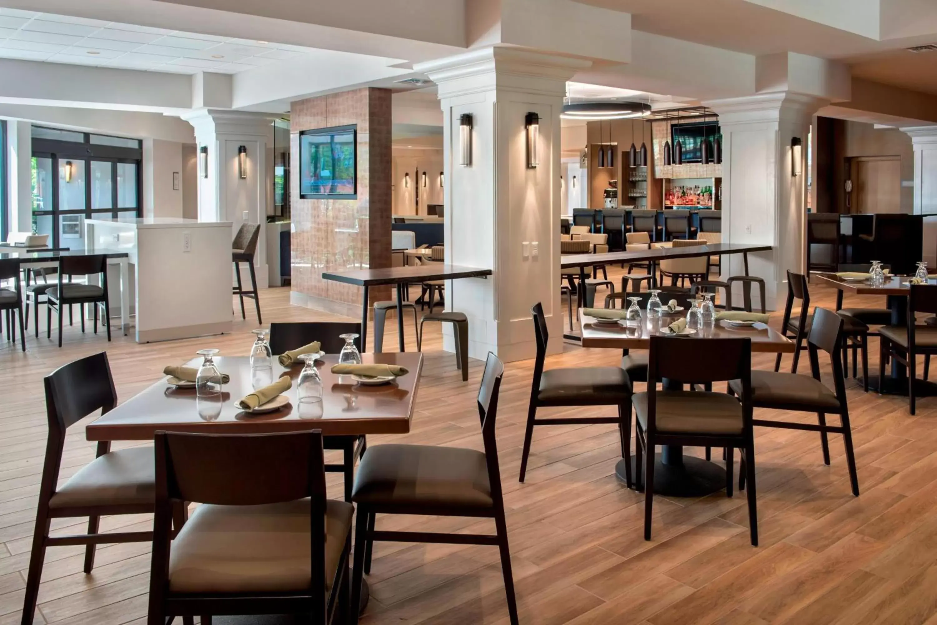 Restaurant/Places to Eat in Boston Marriott Peabody