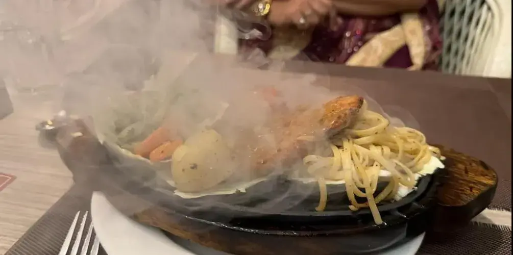 Restaurant/places to eat in Hotel Mirage Regency Restaurant/places to eat in Hotel Mirage Regency