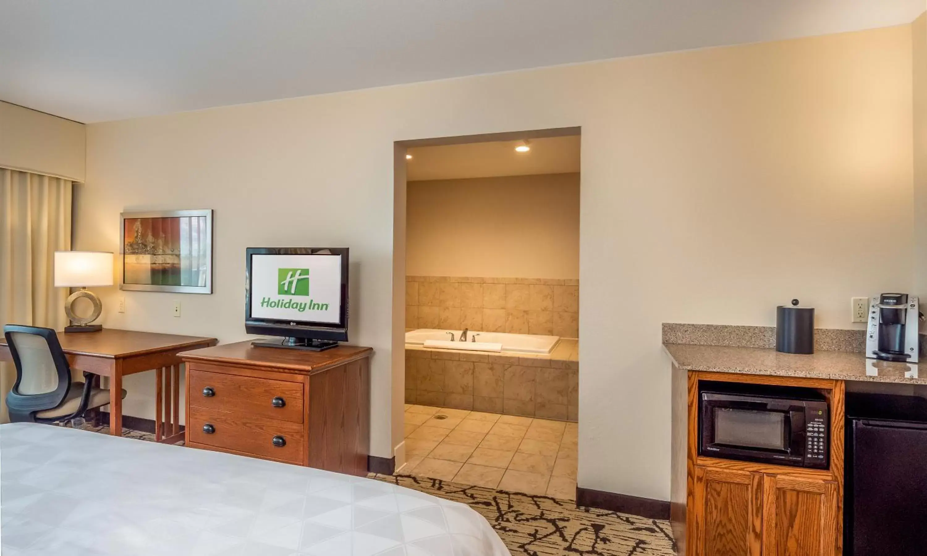Photo of the whole room, TV/Entertainment Center in Holiday Inn Stevens Point - Convention Center, an IHG Hotel