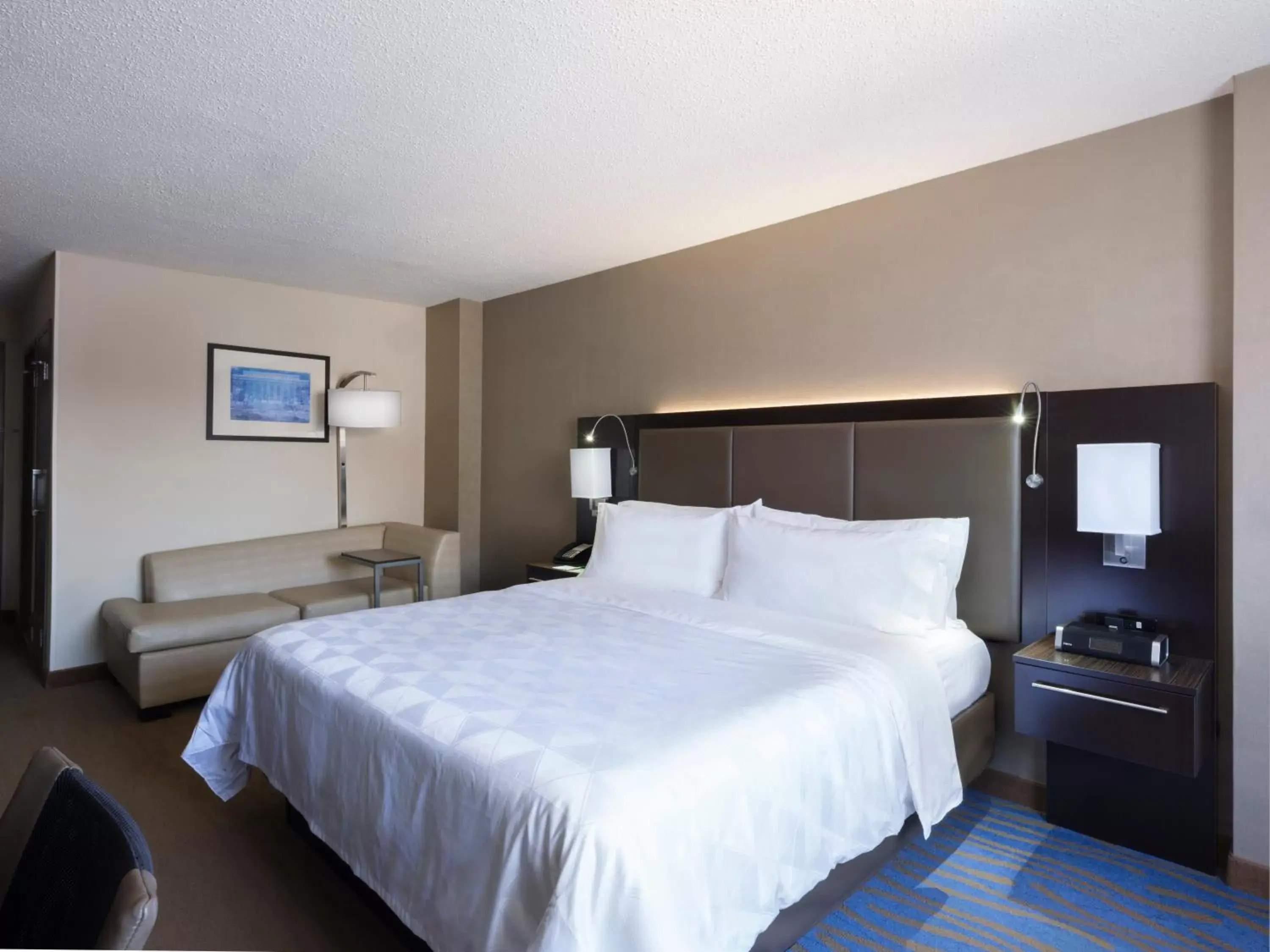 Photo of the whole room, Bed in Holiday Inn Washington Capitol-National Mall, an IHG Hotel