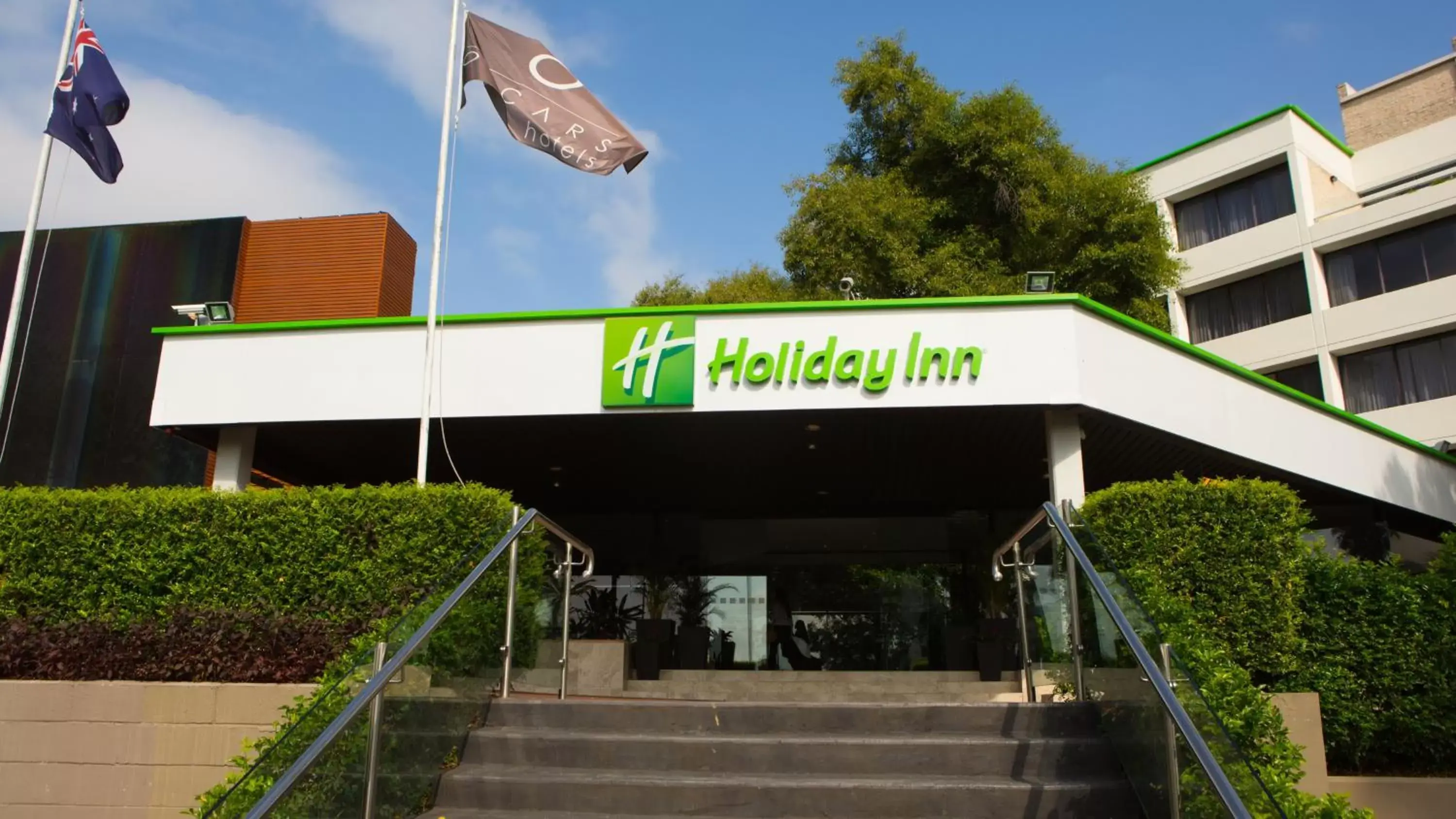 Facade/entrance in Holiday Inn Warwick Farm, an IHG Hotel