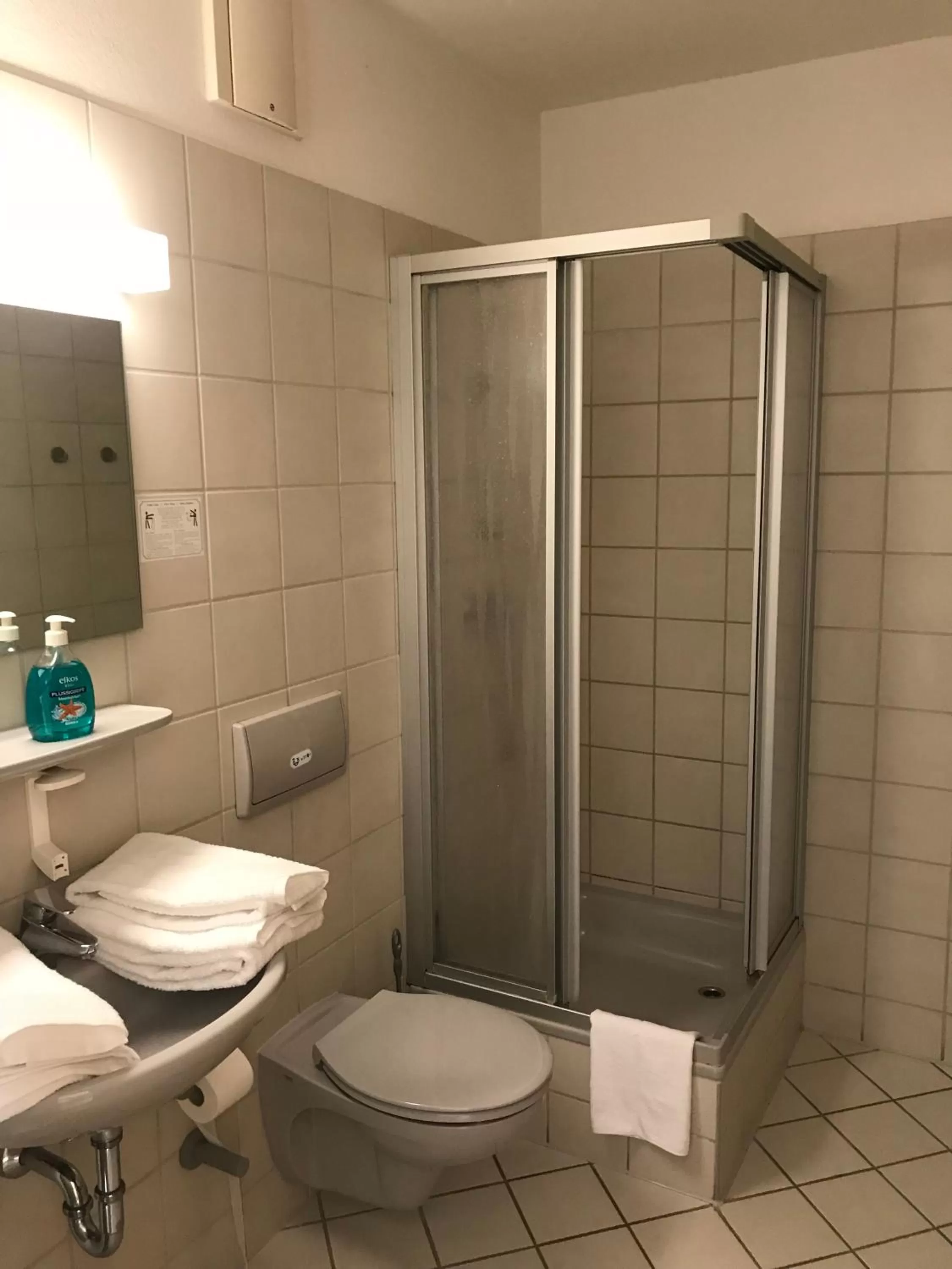 Shower in Hotel Rosengarten