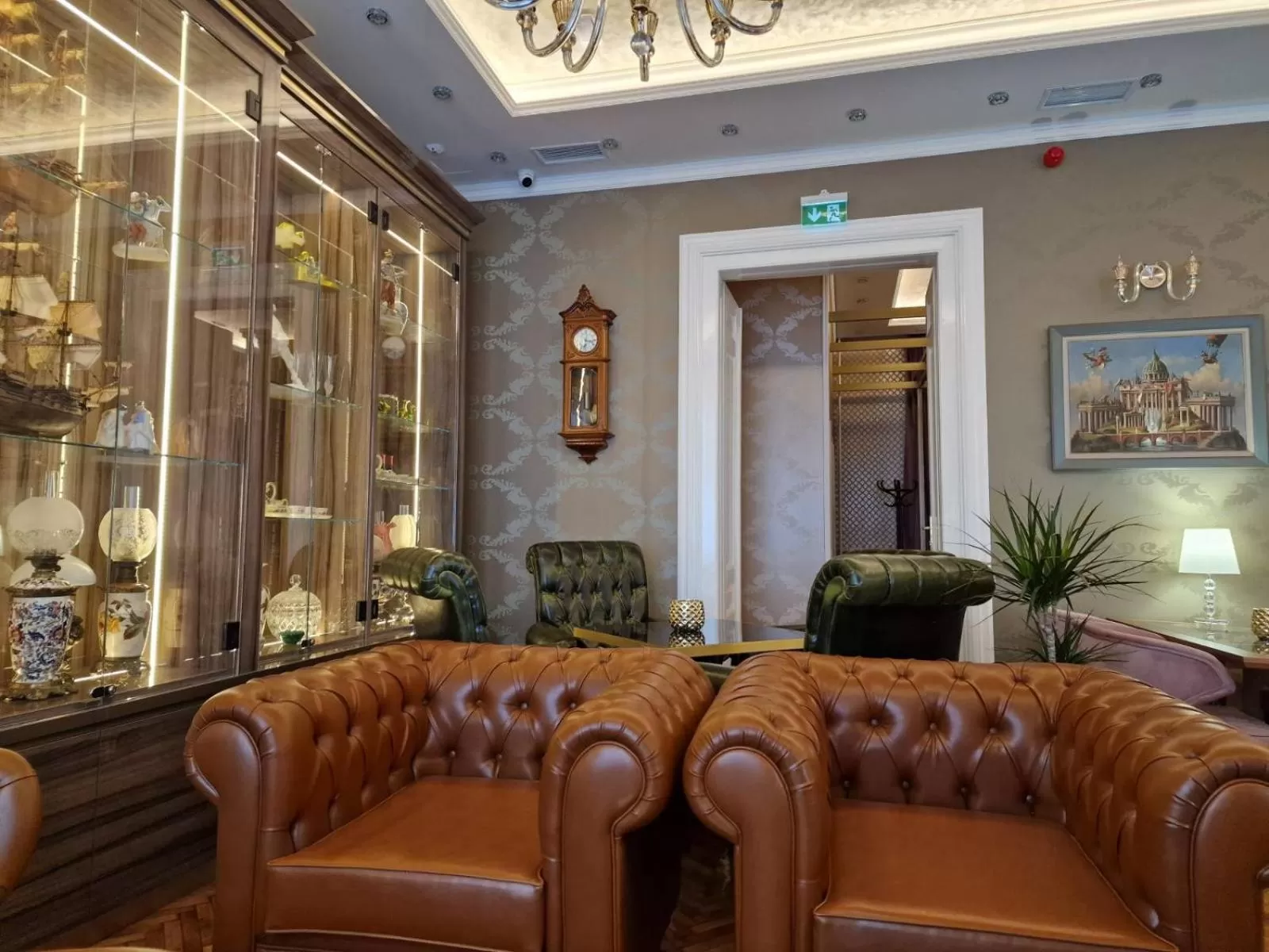 Restaurant/places to eat in Queen Palace