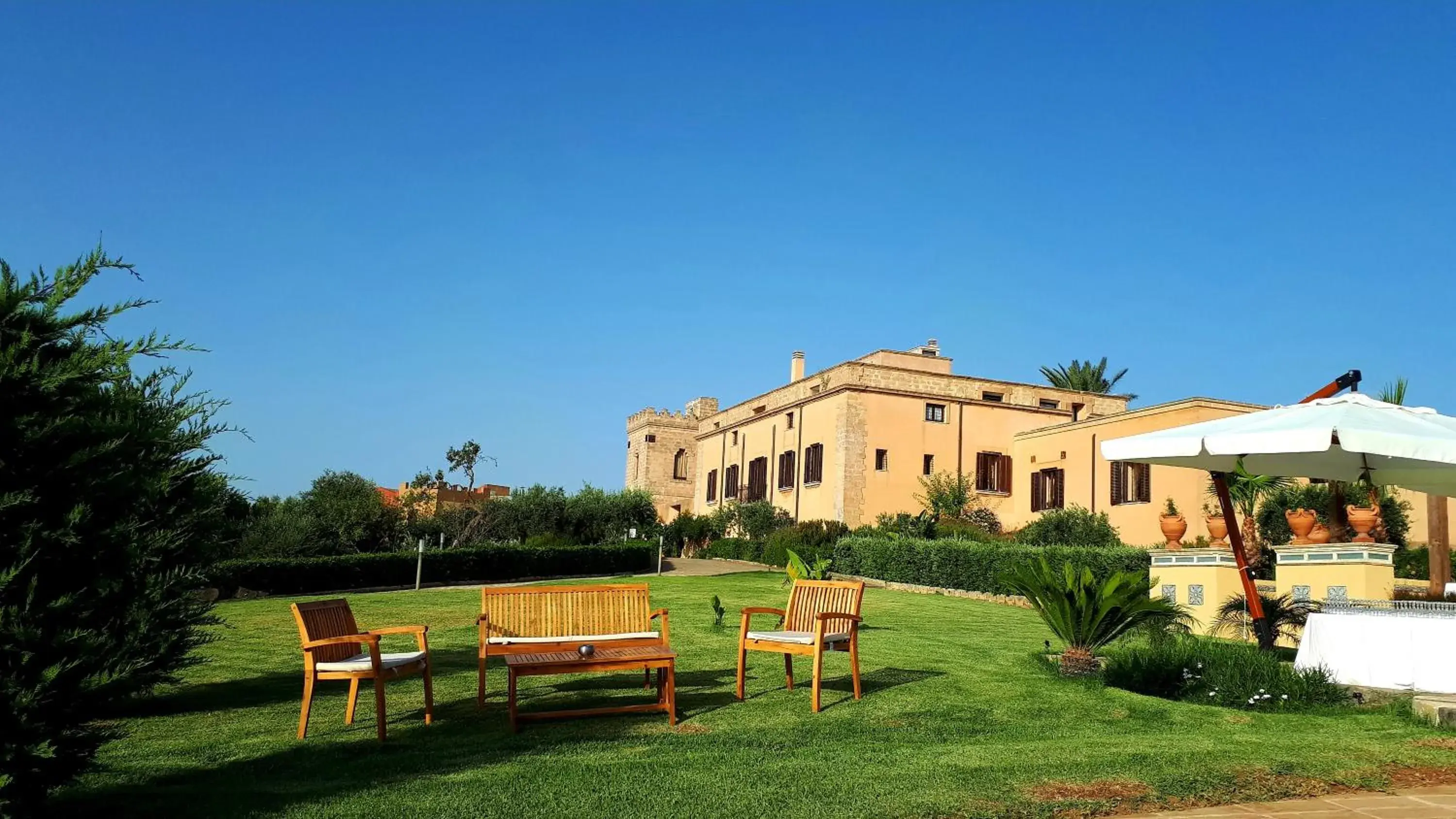 Facade/entrance, Property Building in Hotel Baglio Oneto dei Principi di San Lorenzo - Luxury Wine Resort