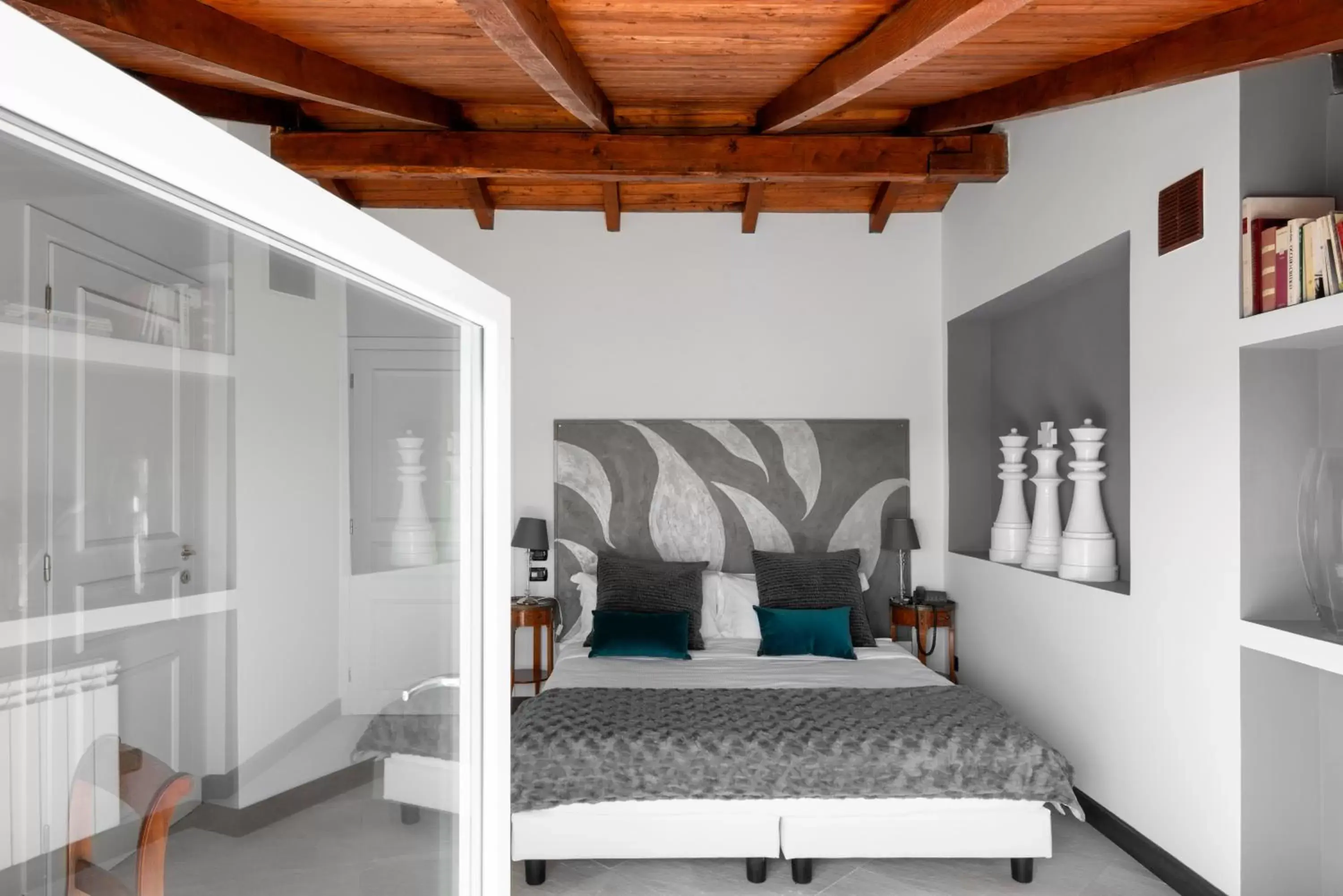 Balcony/Terrace, Bed in La Locanda Del Pontefice - Luxury Country House