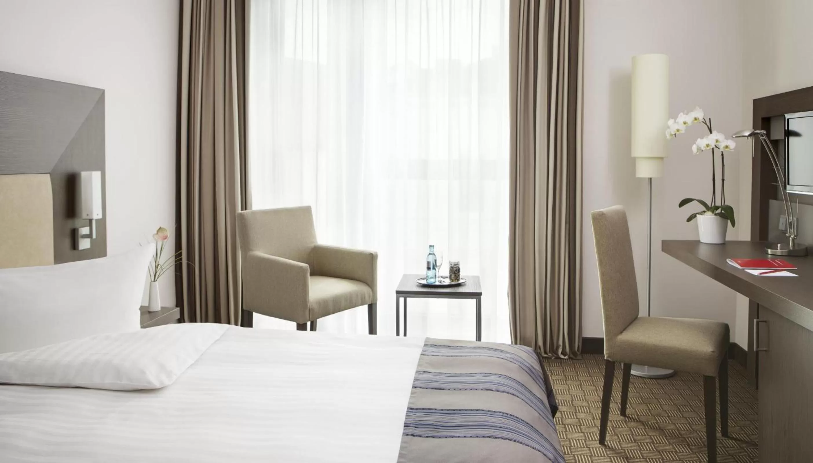 Day, Bed in IntercityHotel Bonn