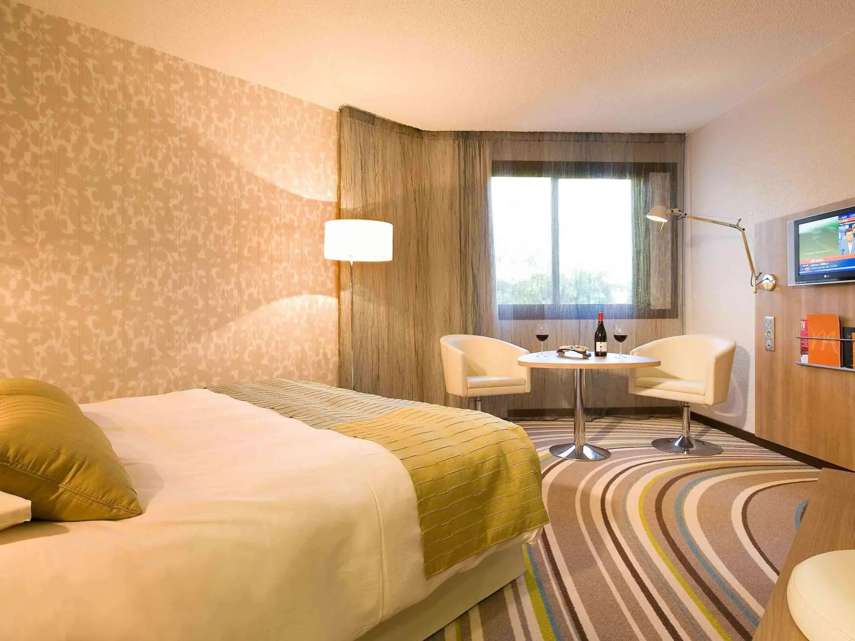 Photo of the whole room, Bed in Mercure Angers Centre de Congrès