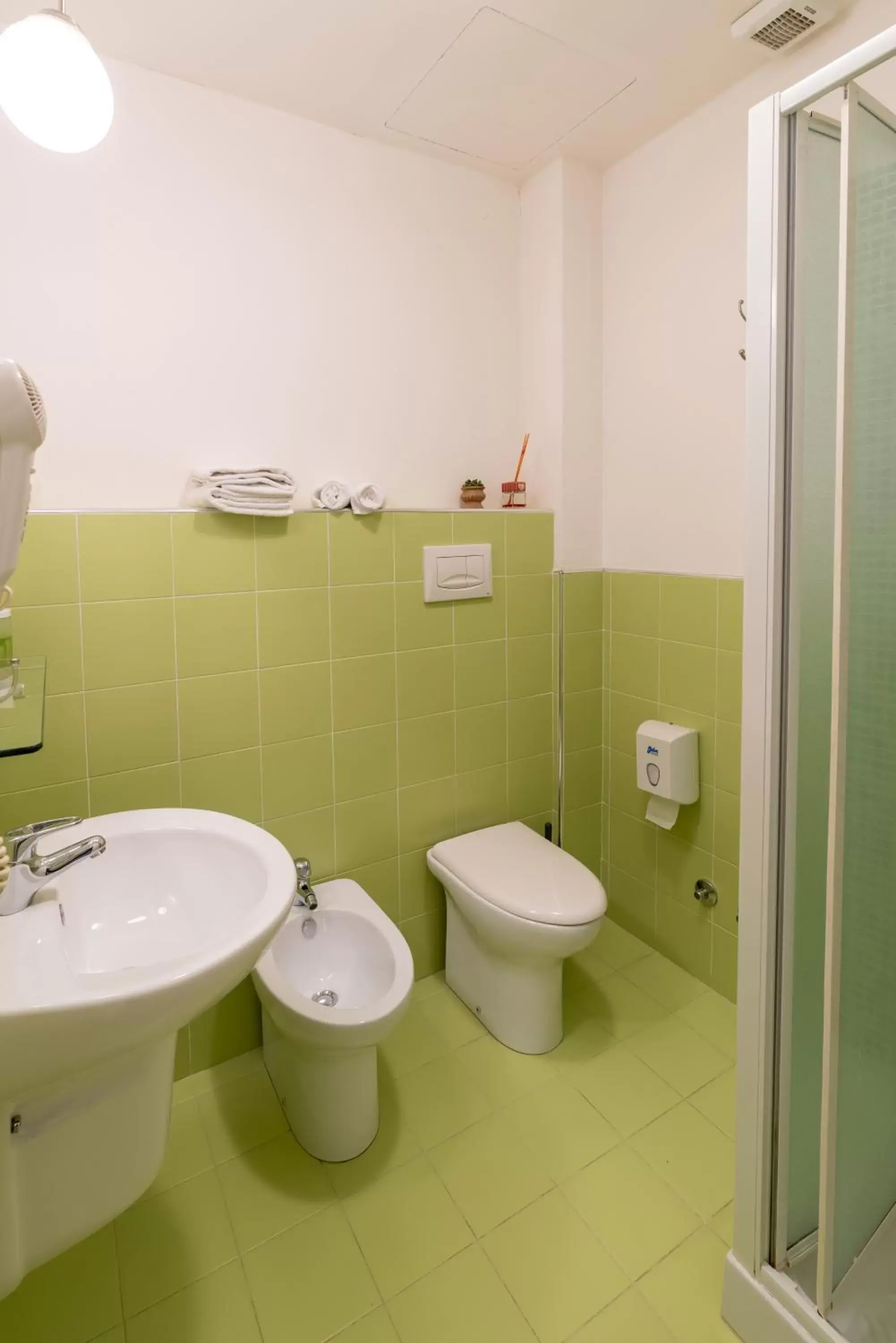 Bathroom in GG8 Hotel & Suite SPA