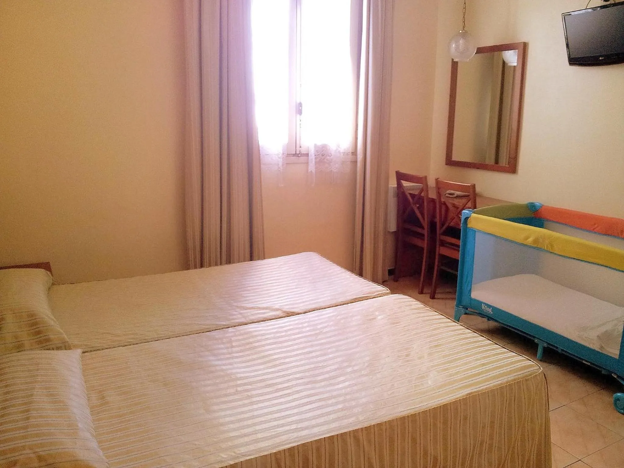 Photo of the whole room, Bed in Hotel Toledano Ramblas