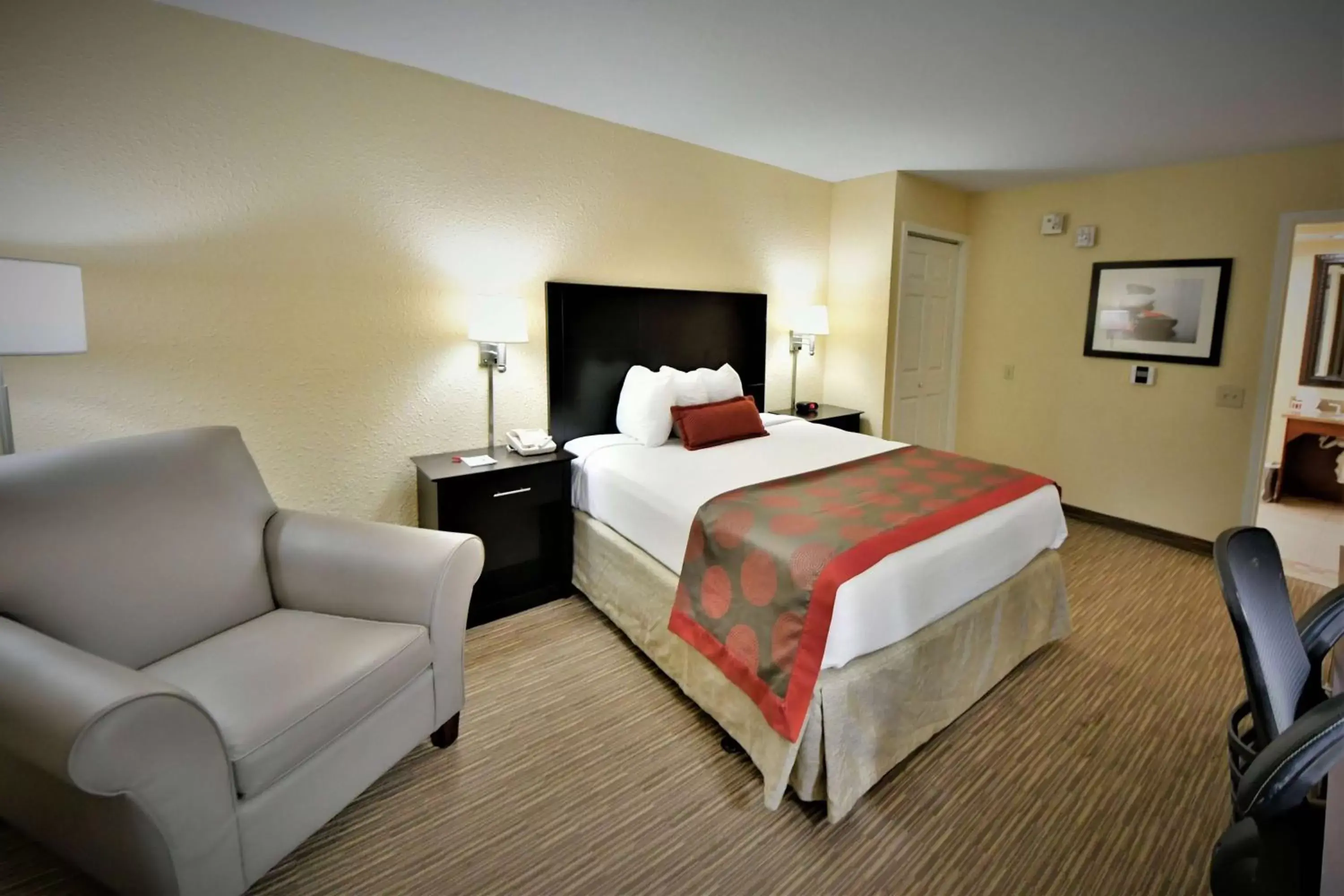 Photo of the whole room, Bed in Ramada by Wyndham Jacksonville Hotel & Conference Center Photo of the whole room, Bed in Ramada by Wyndham Jacksonville Hotel & Conference Center