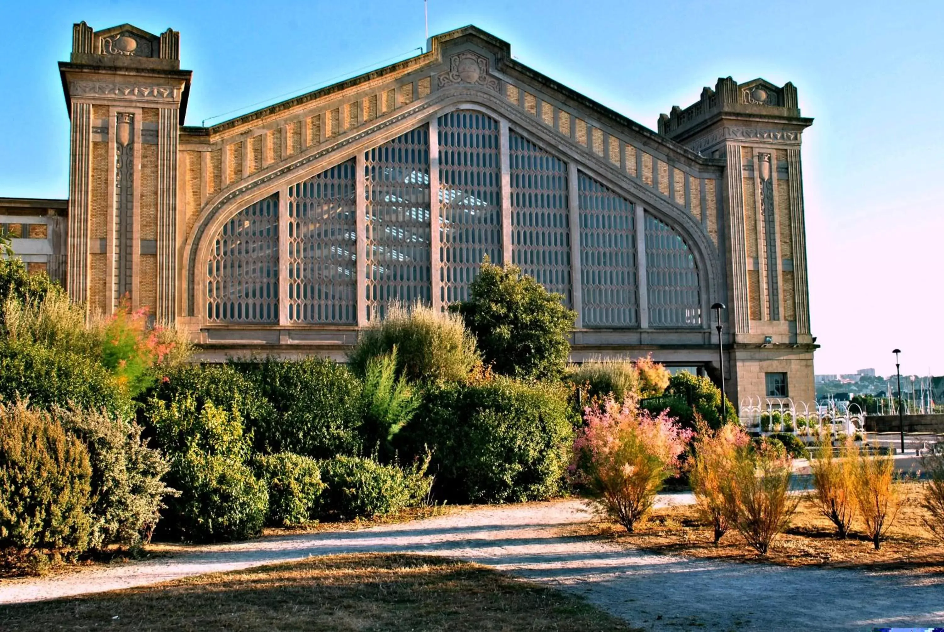 Nearby landmark, Property Building in ibis Cherbourg La Glacerie