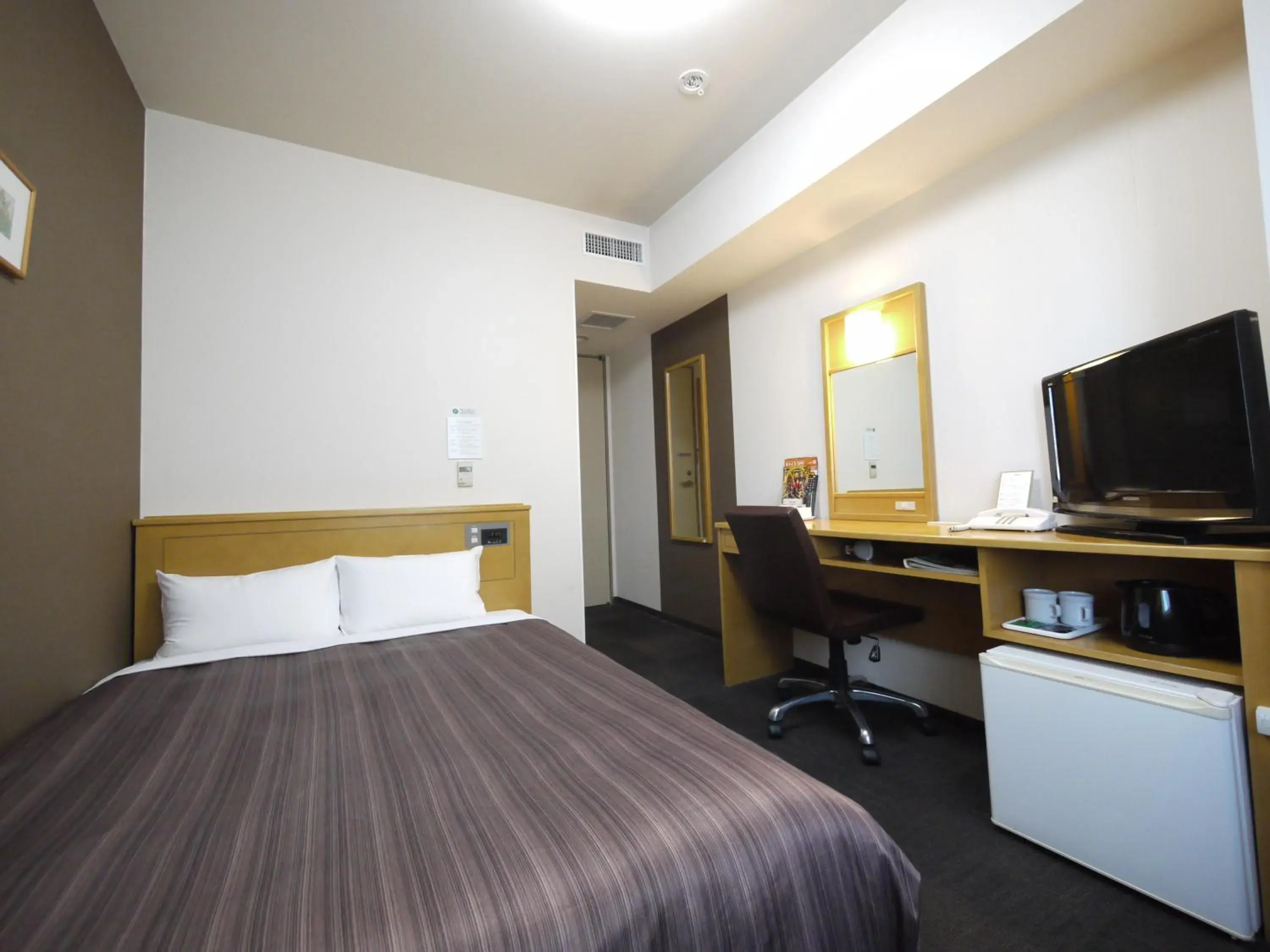 Small Double Room - Non-Smoking in Hotel Route-Inn Obihiro Ekimae Small Double Room - Non-Smoking in Hotel Route-Inn Obihiro Ekimae
