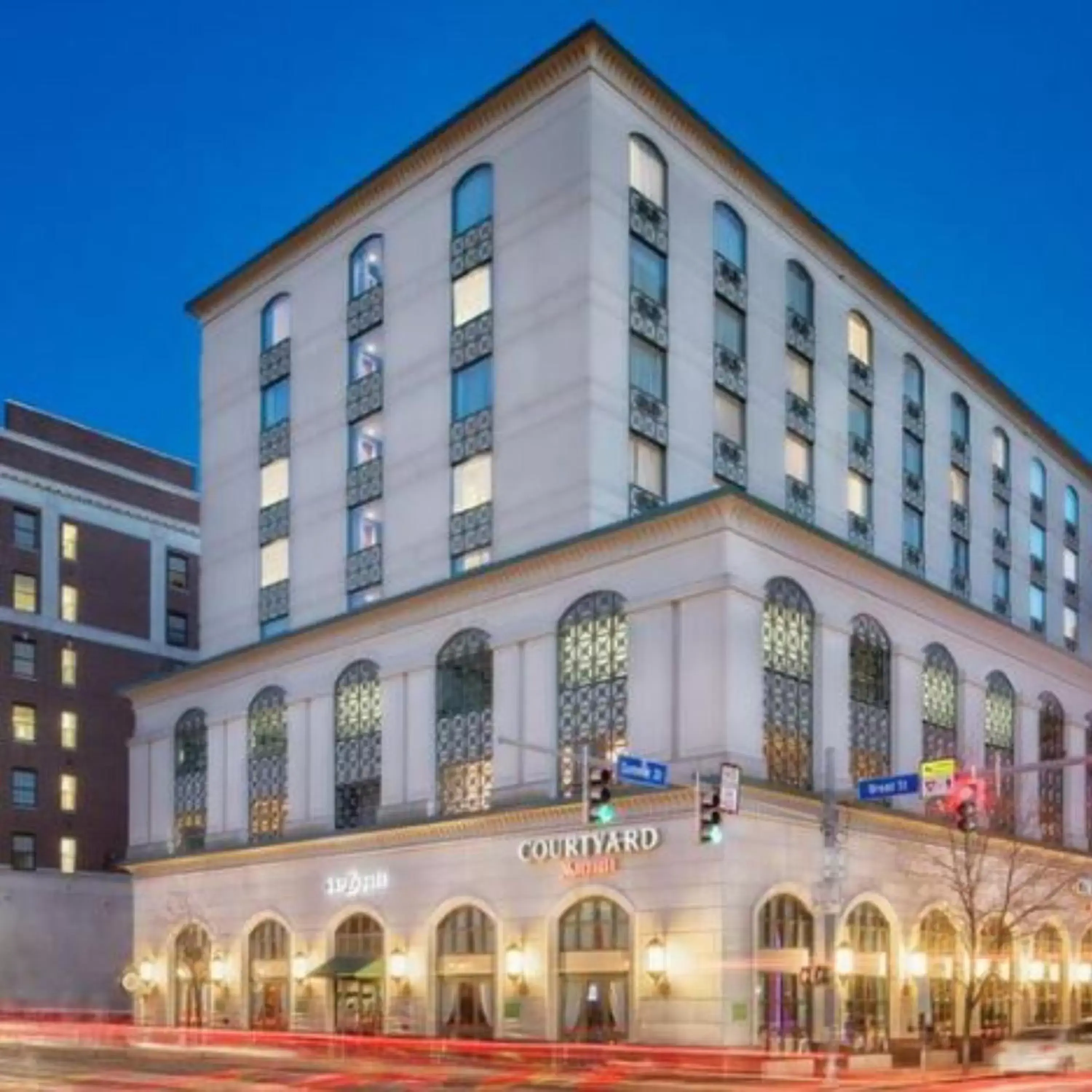 Property Building in Courtyard by Marriott Stamford Downtown