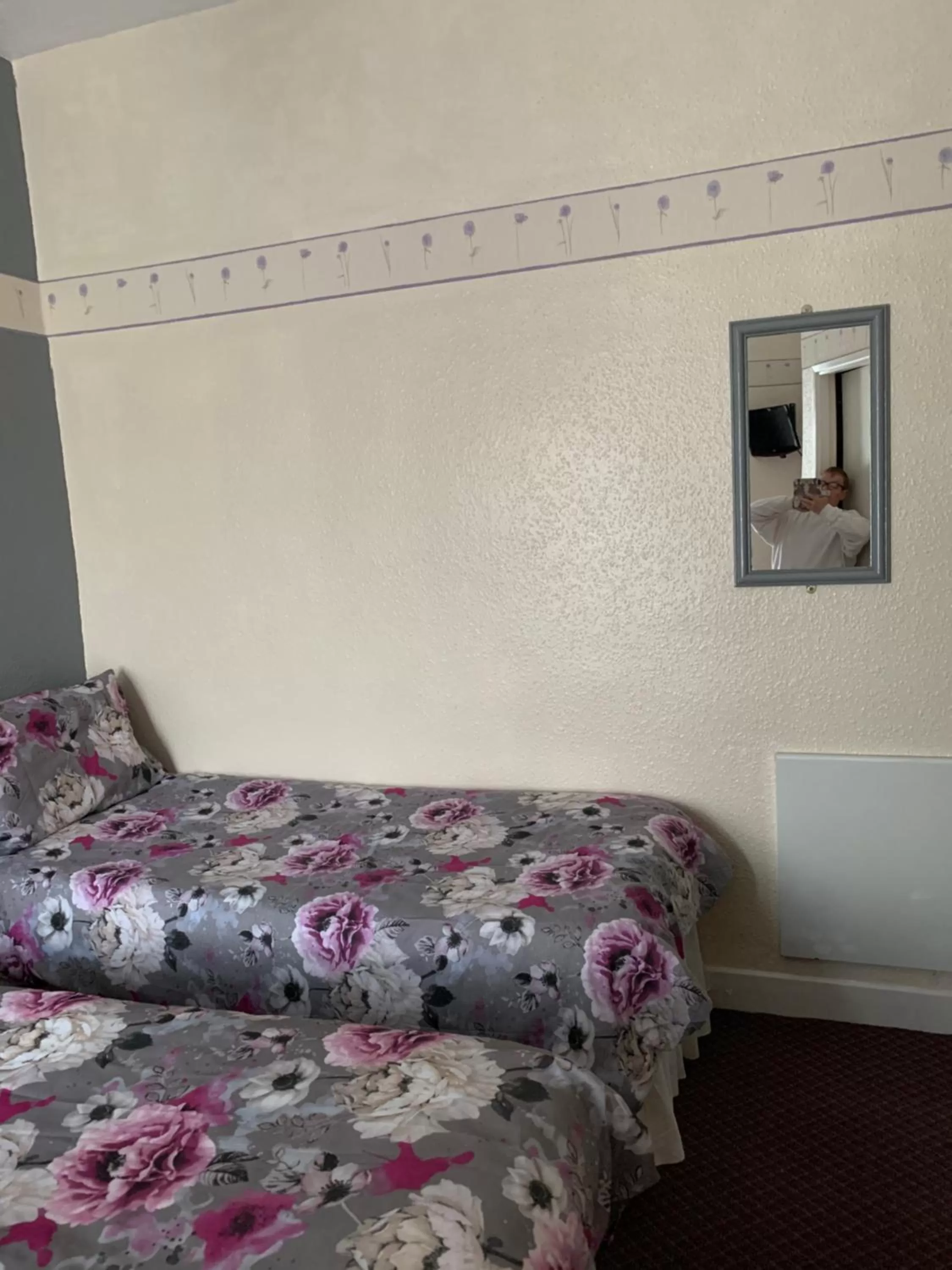 Bed in Alondra Hotel